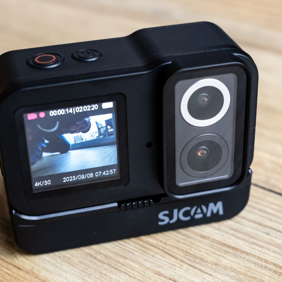Caméra D’action SJCAM SJ20 4K – Double Objectif, Perche à Selfie Incluse – Étanche, Fixation Magnétique – Pour Sport, Voyage, Vlog