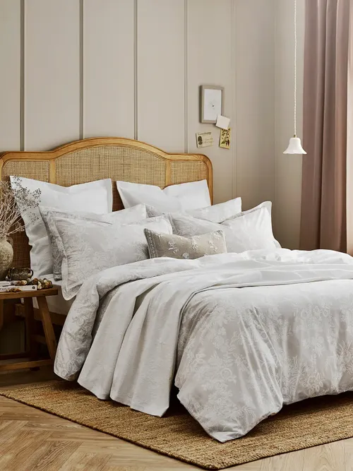 Beatrice Mattelasse Coverlet