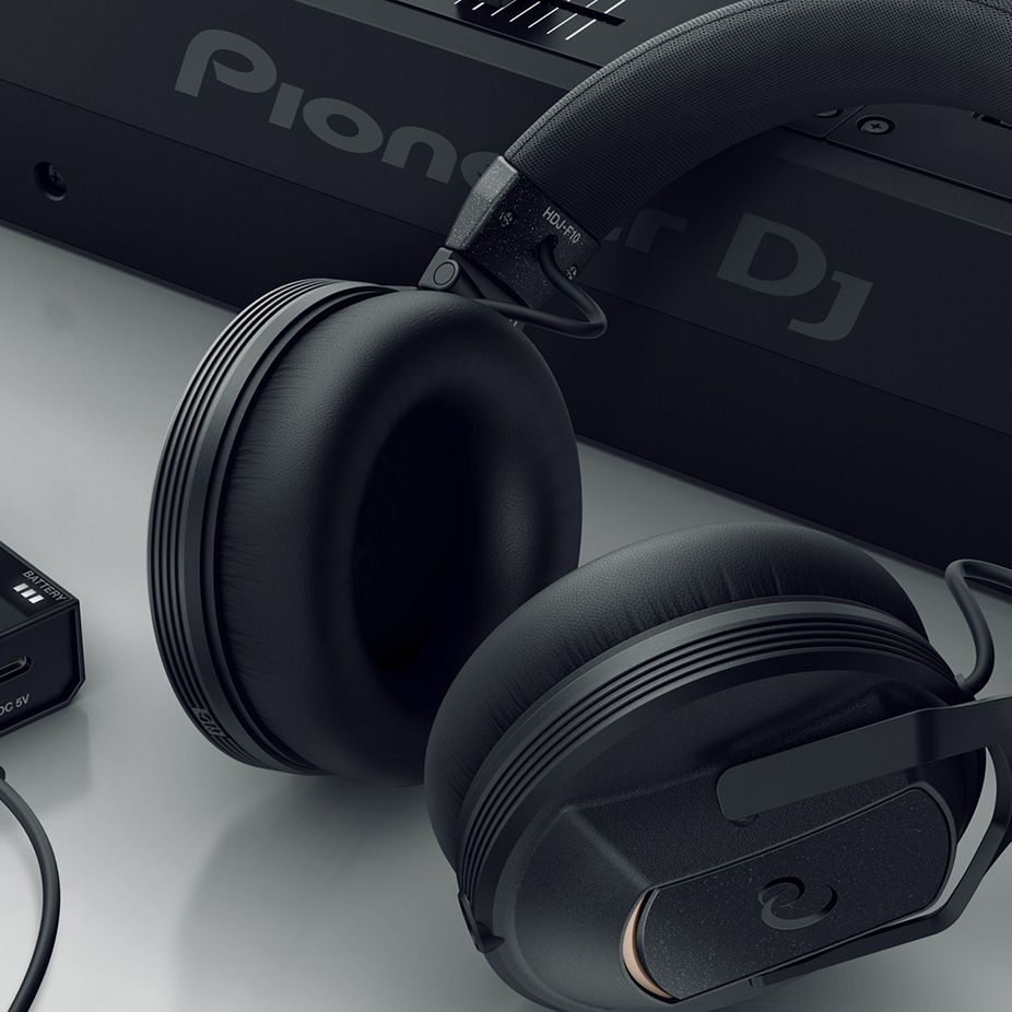 The HDJ-F10s sound (mostly) great, and look good, but are The HDJ-F10s sound (mostly) great, and look good, but are