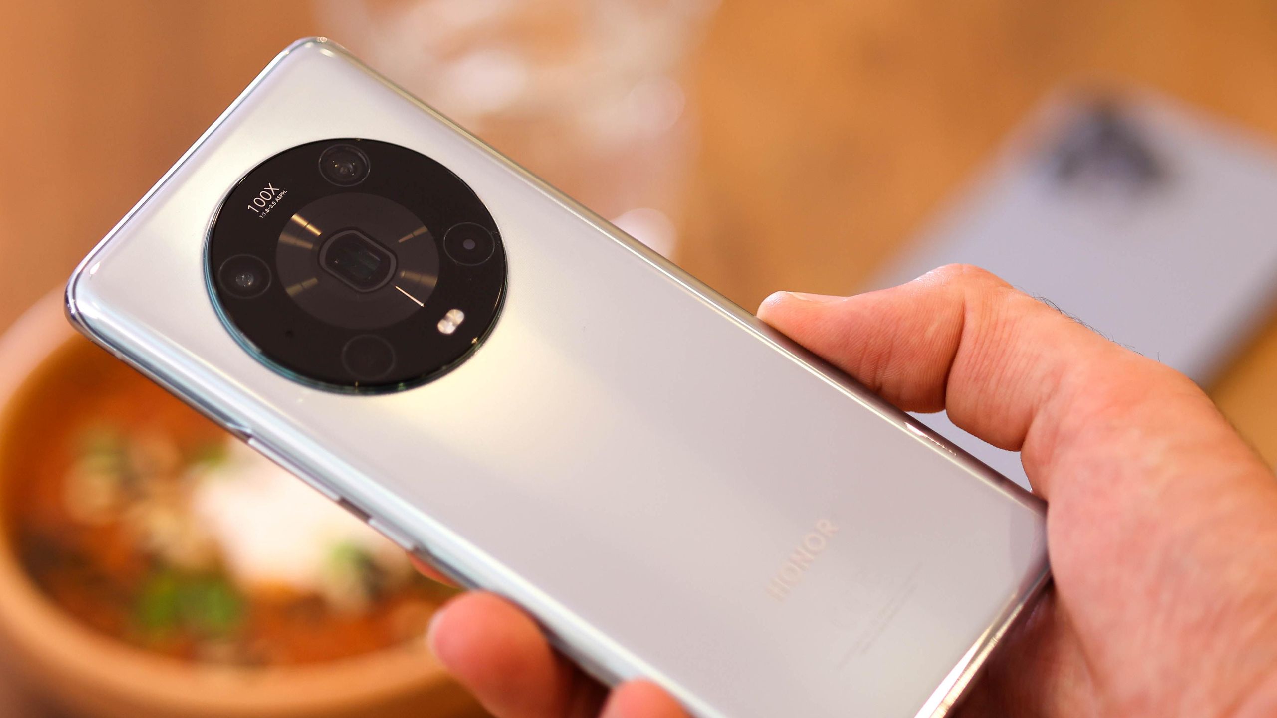 Honor Magic 4 Pro ワケアリ Honor Magic 4 Pro review: fast charging and fantastic camera