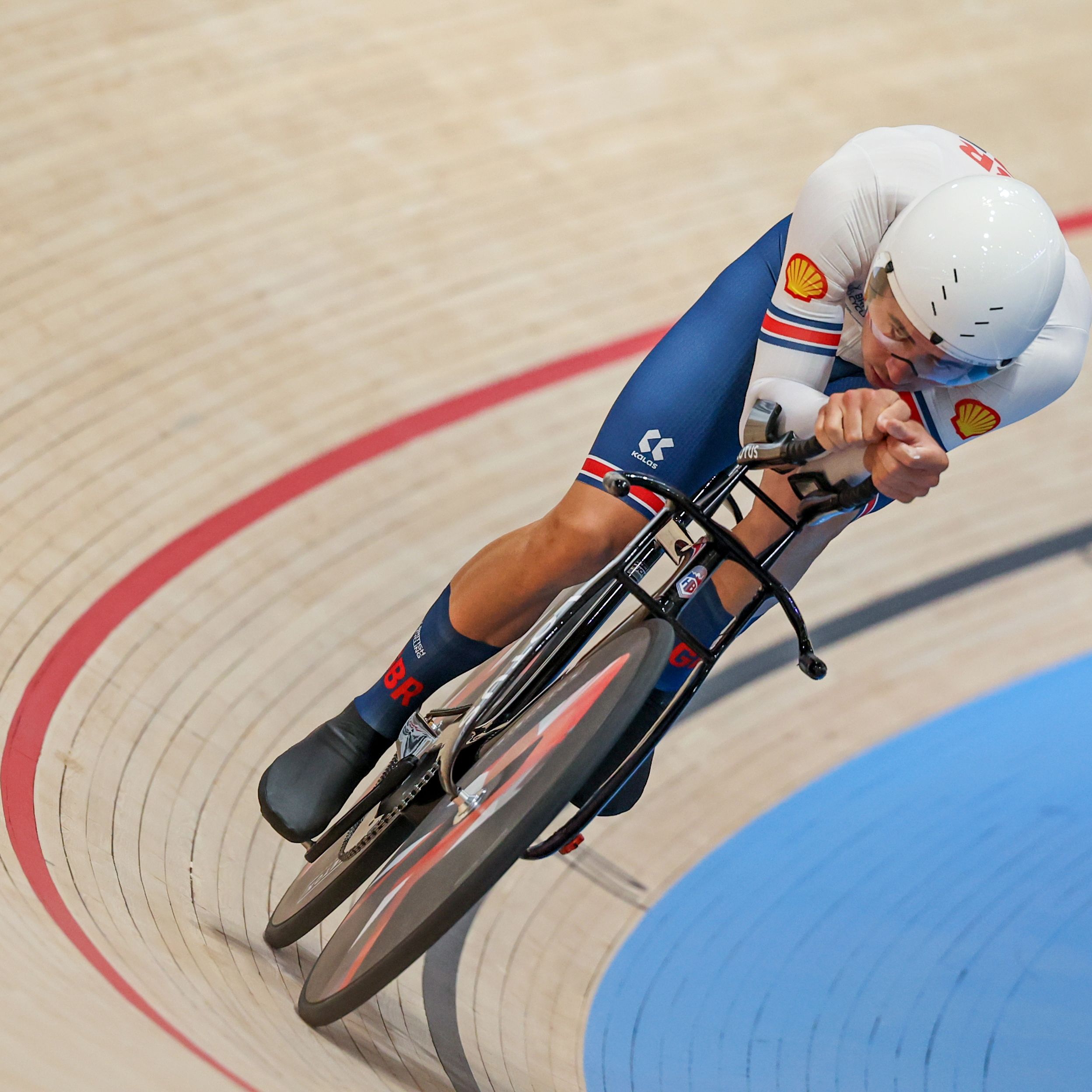 How to Warm Up before a Track Cycling Race: Boost Performance Fast