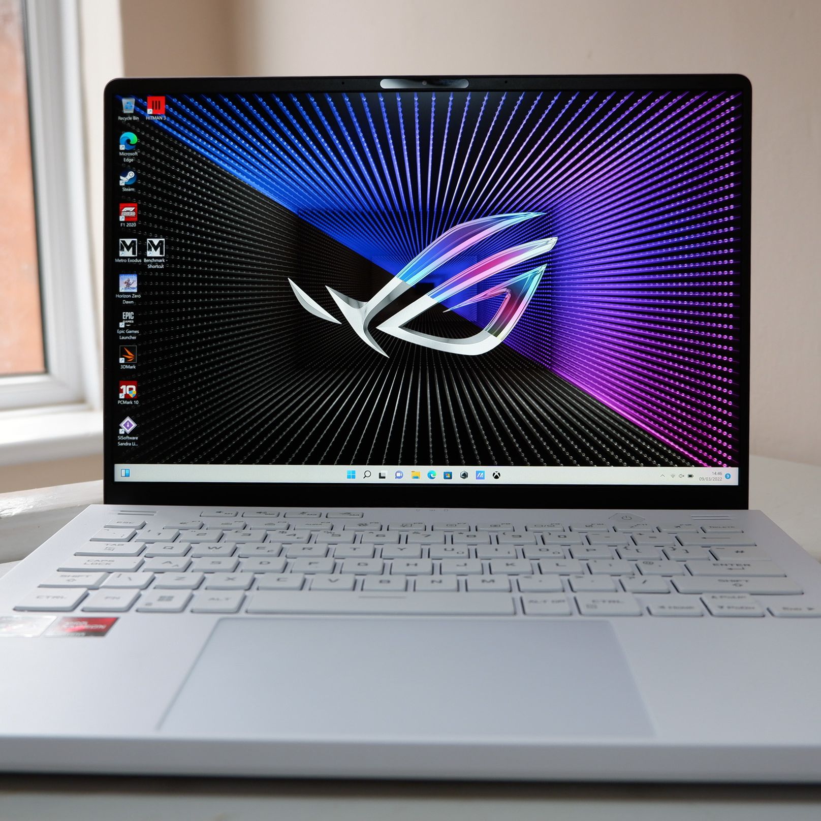 ASUS ROG Zephyrus G14 ゲーミングPC Amazon.com: ASUS - ROG Zephyrus G14 14