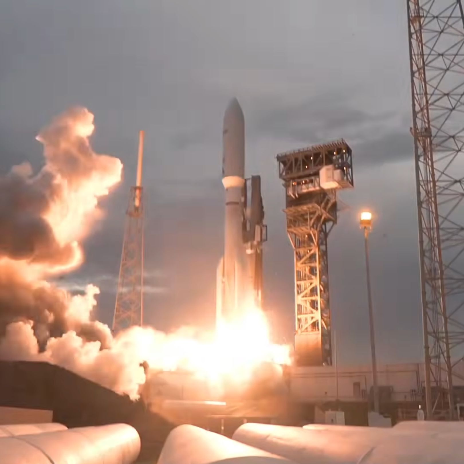 Atlas V rocket launches 29 Amazon Leo internet satellites to orbit