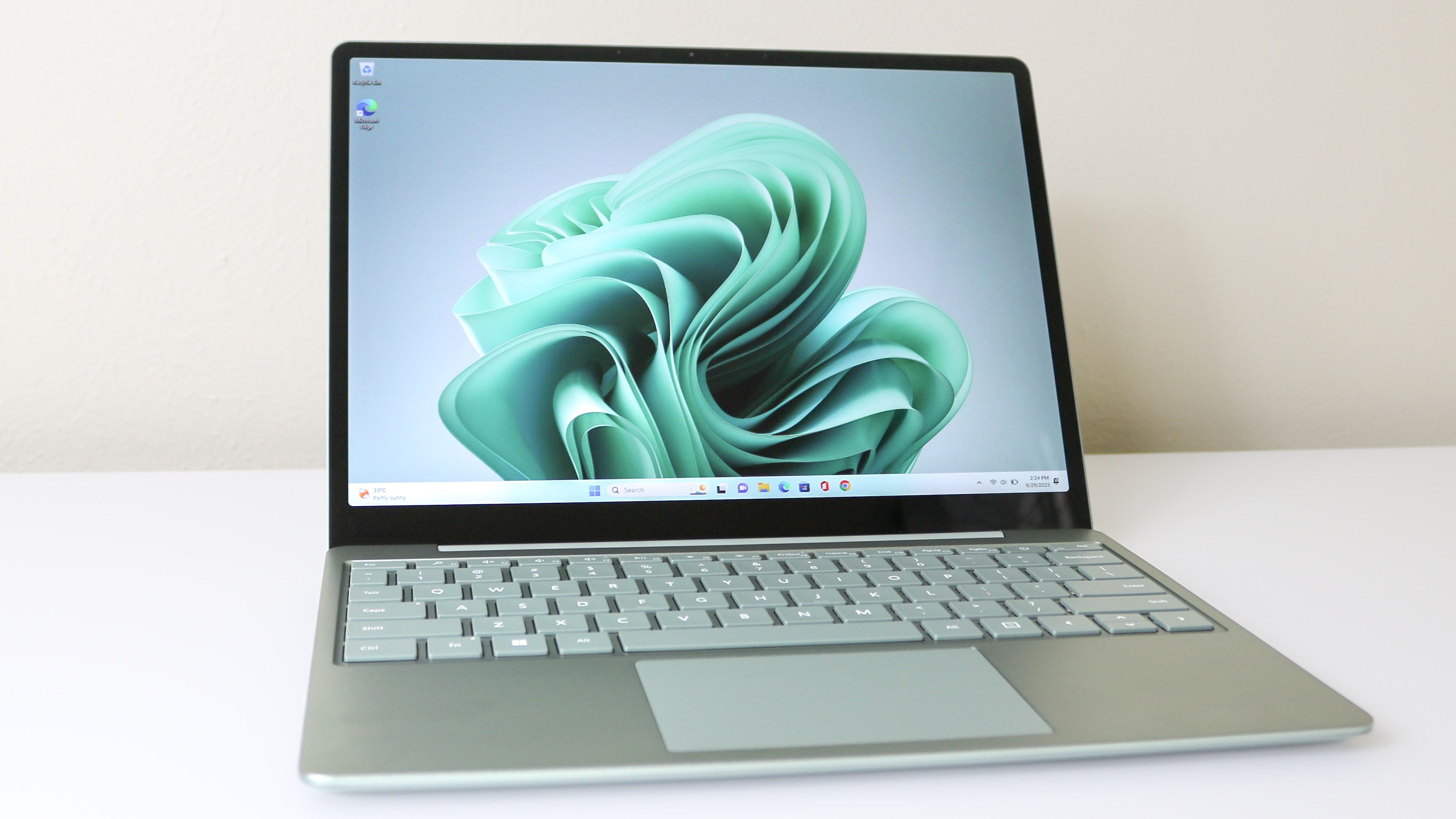 Microsoft surface laptop go3 本体　platinum Amazon.com: Microsoft Surface Laptop Go 3 (2023) - 12.4