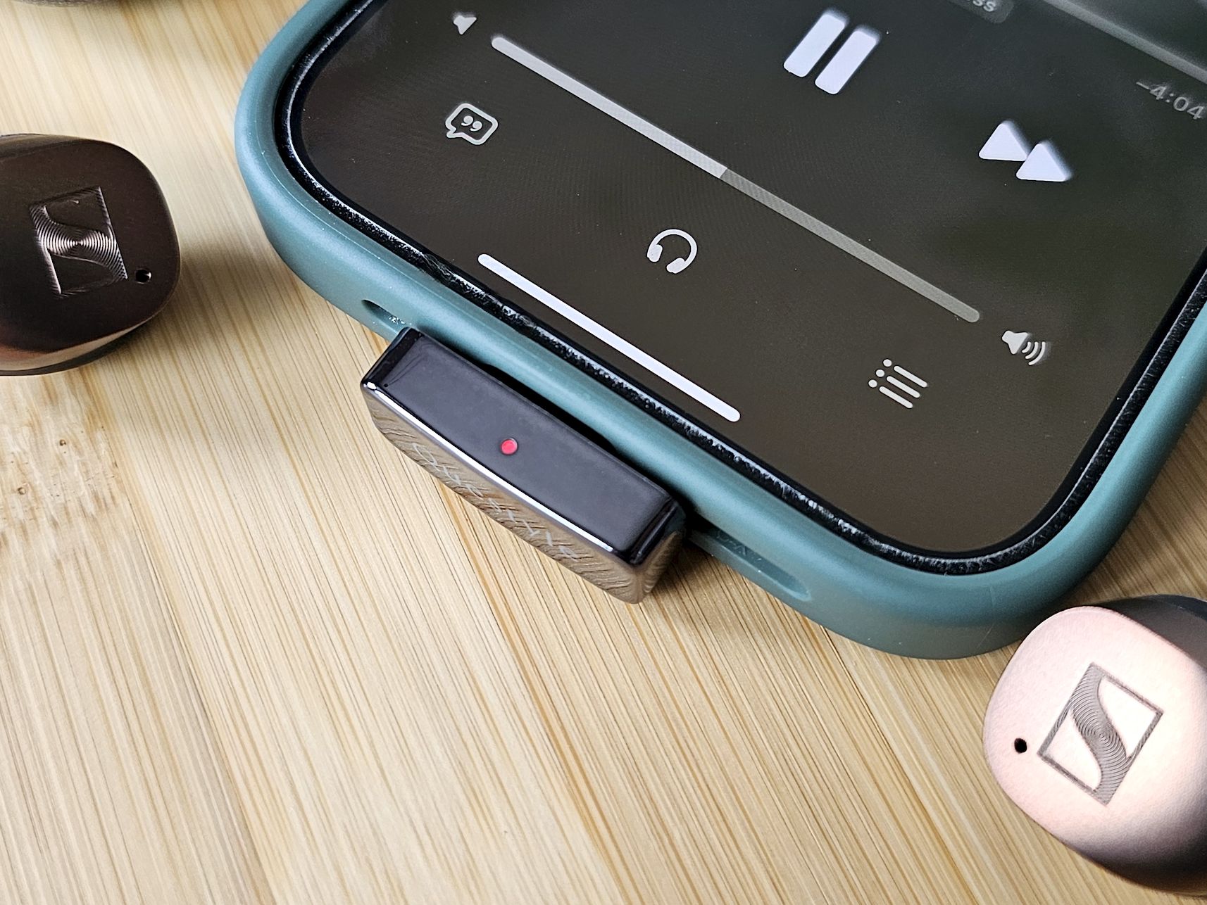 Questyle QCC Dongle Pro iPhone対応 Questyle QCC Dongle Pro Lossless Bluetooth Transmitter