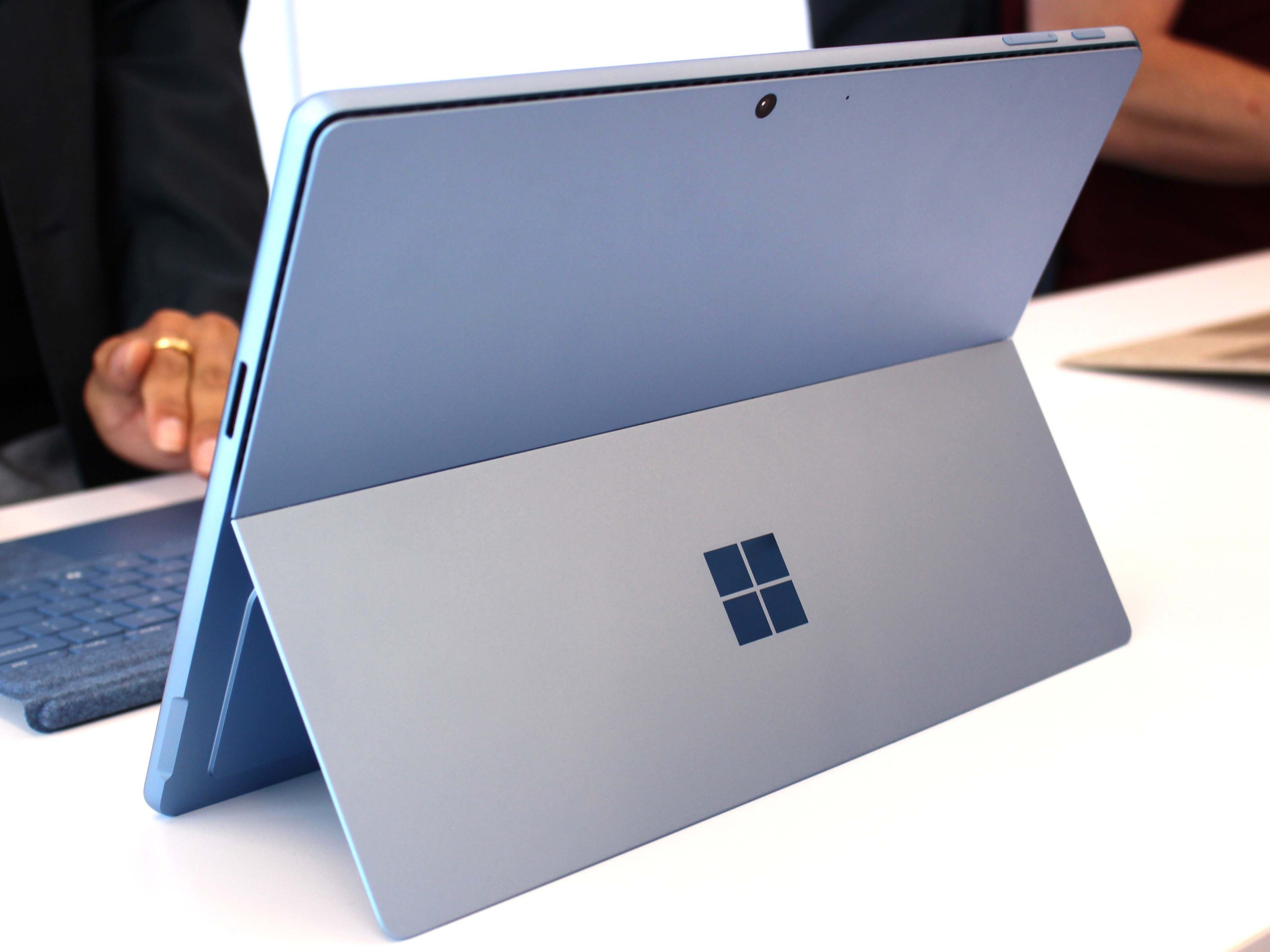 バッテリー良！Microsoft Surface Pro 7 Windows11