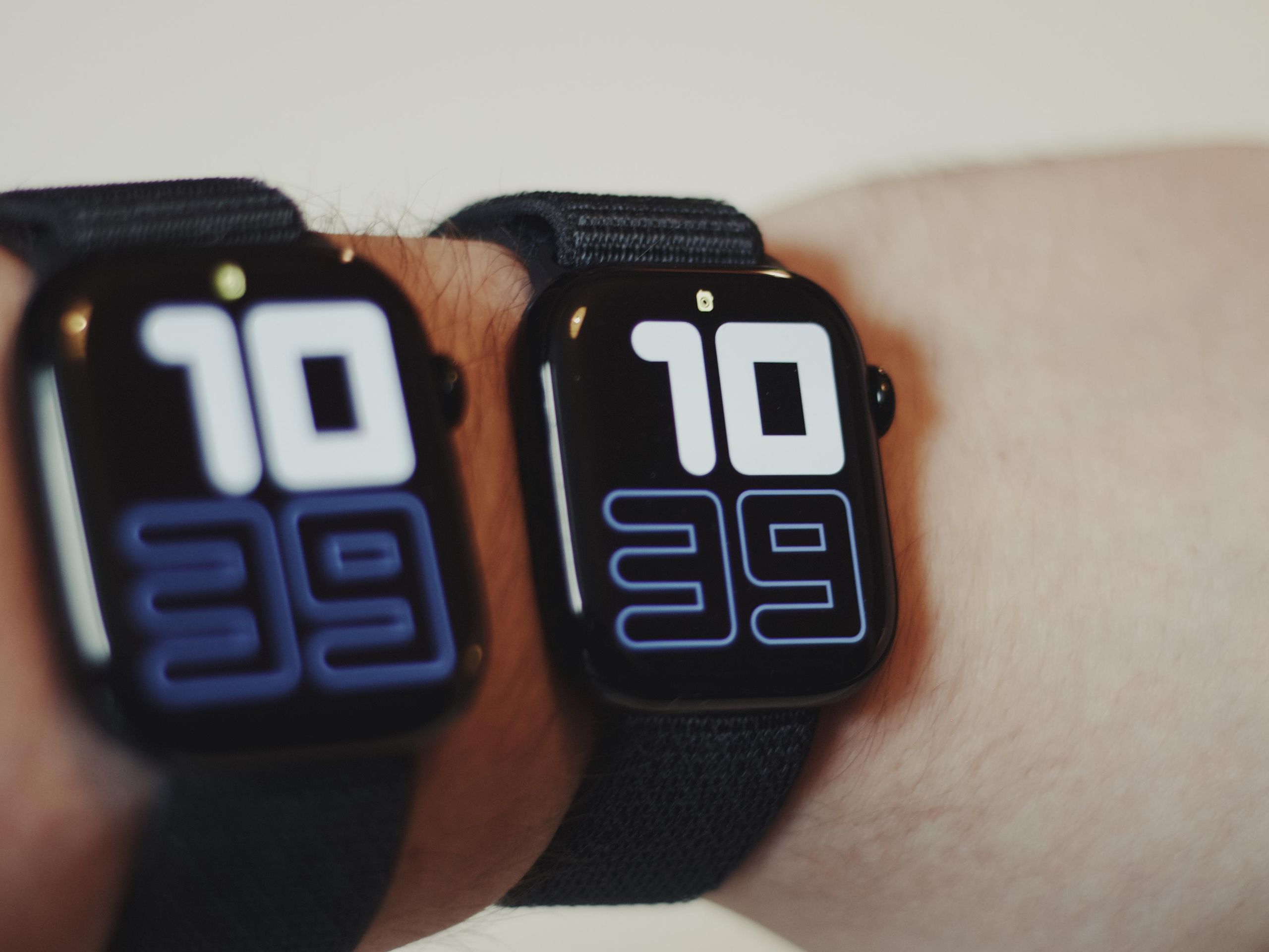 Chiroyli trannieslar blowjobs beradi Qora leggings ichida porno video