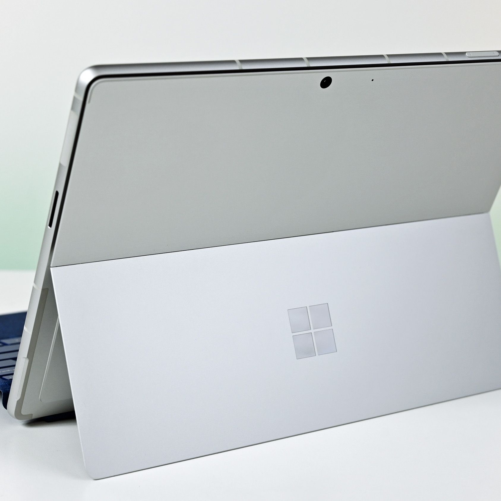 最終値下げMicrosoft Surface Pro5 XKxpKjyZEZYqA5tMVE9QZU.jpg