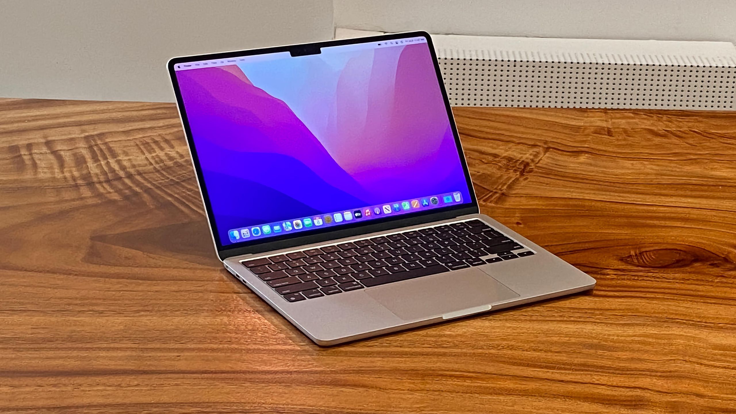 画面割れMacBookAir M2 2022 13.6 8G 256ミッドナイト Refurbished 13