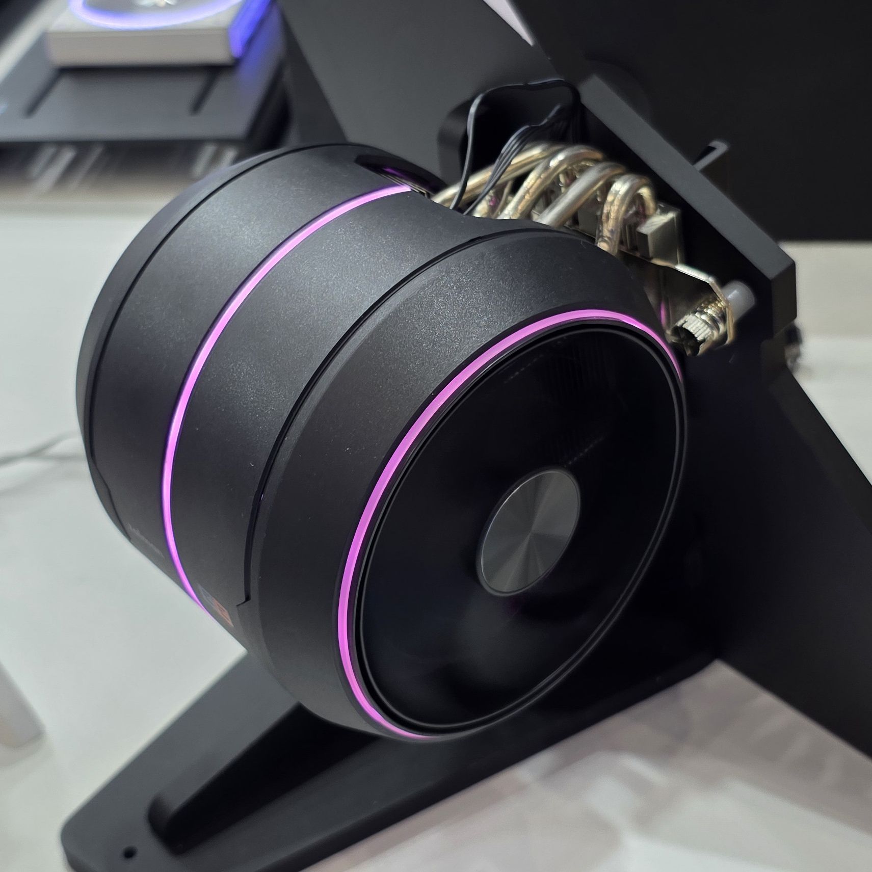 Zalman returns to its roots with turbine engine-inspired ZET