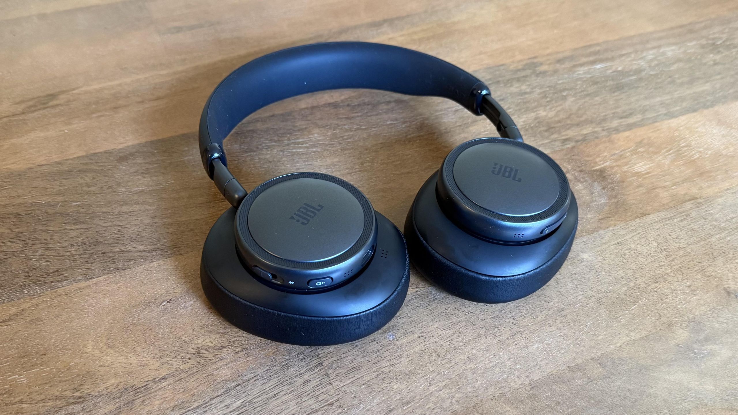 JBL Live 780NC review: audio and features far beyond these