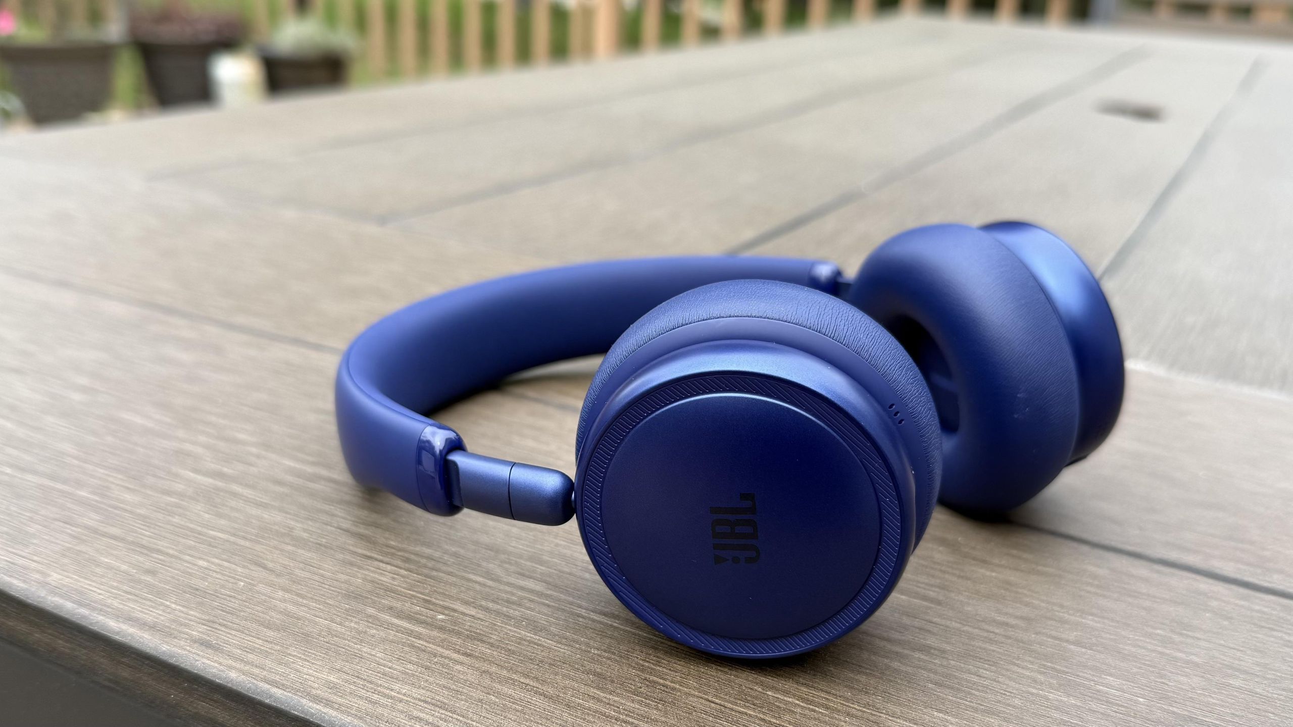 The JBL Live 680NC review: these headphones may sound good, but