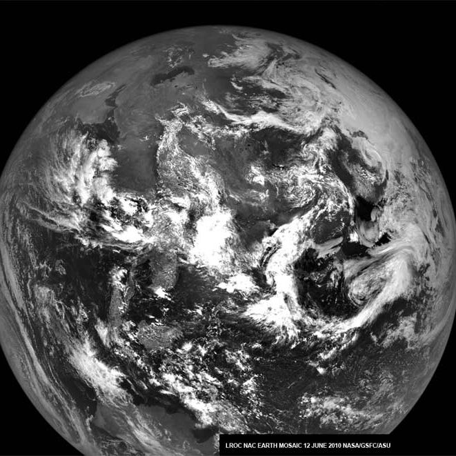 洋書 Pictures from the Surface of the Earth When I saw the first photo of the earth taken by a human, It