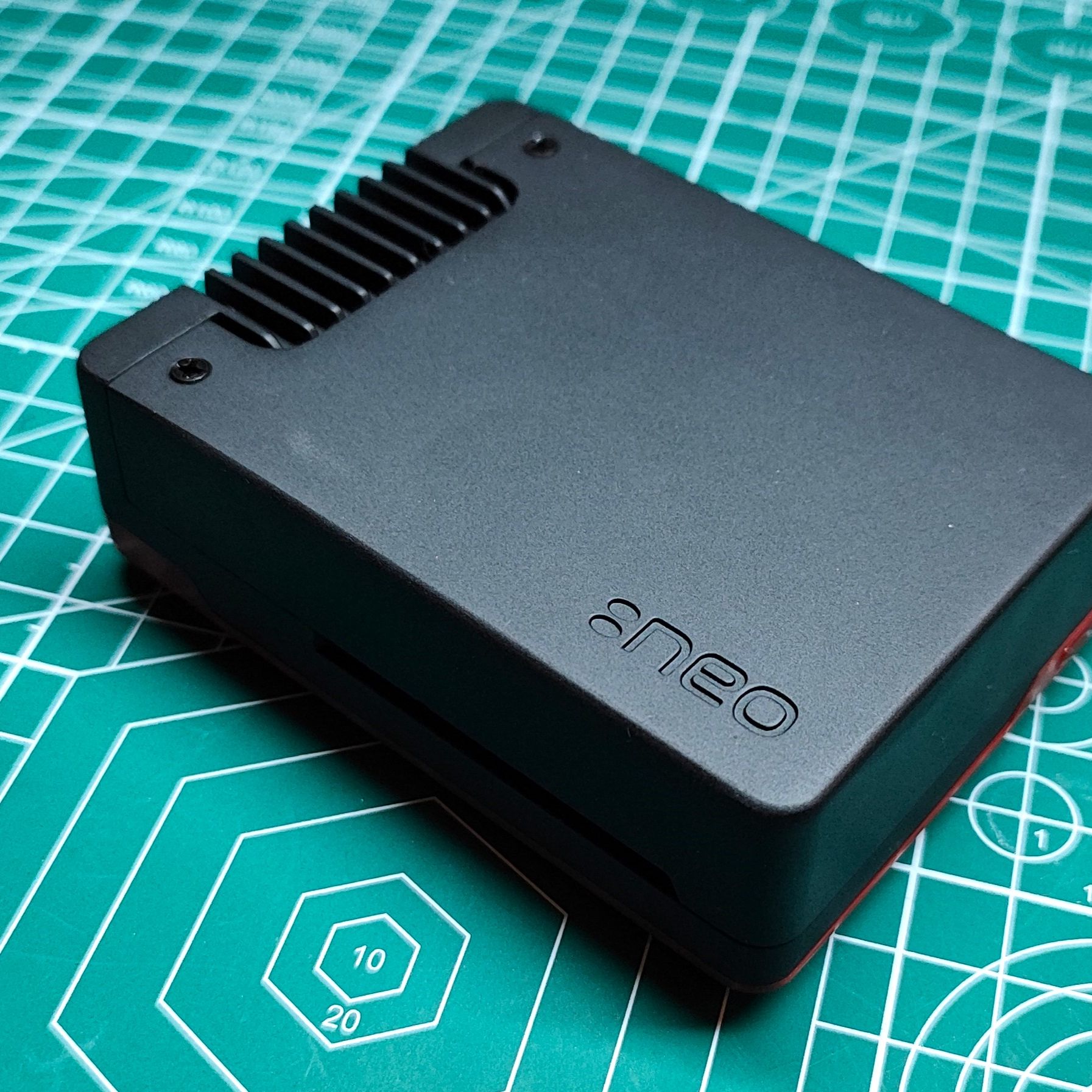 Boîtier Waveshare Argon Neo En Alliage D'Aluminium Pour Raspberry Pi 5 Avec Ventilateur Intégré - Noir/Rouge, Couverture Amovible