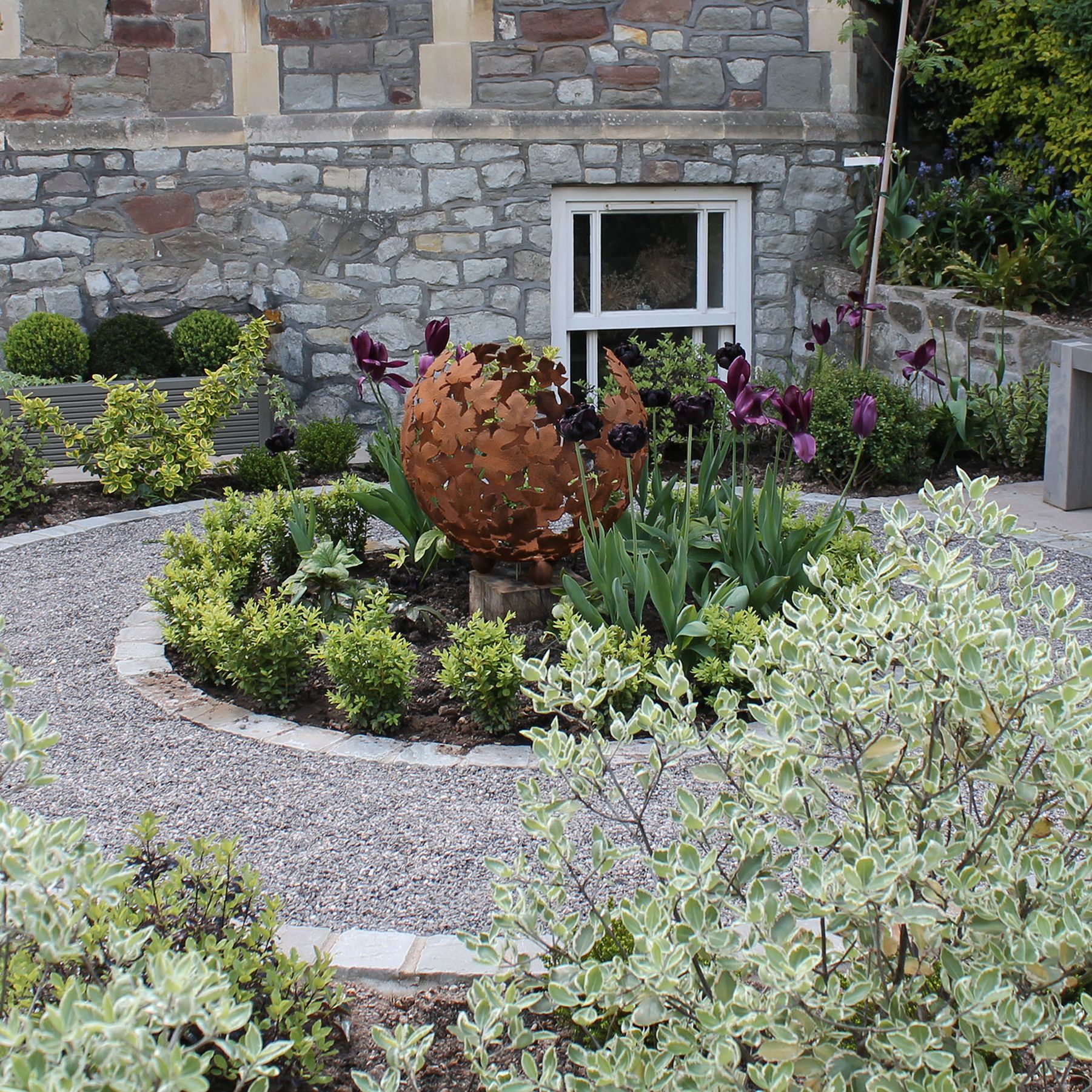 Small front garden ideas: 13 welcoming ways with landscaping and plants |  Gardeningetc, image size:1801x1801