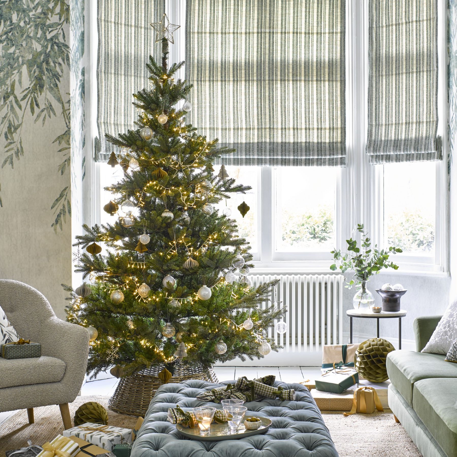 how to dress a christmas tree for beginners How to decorate a Christmas tree – the method pros use