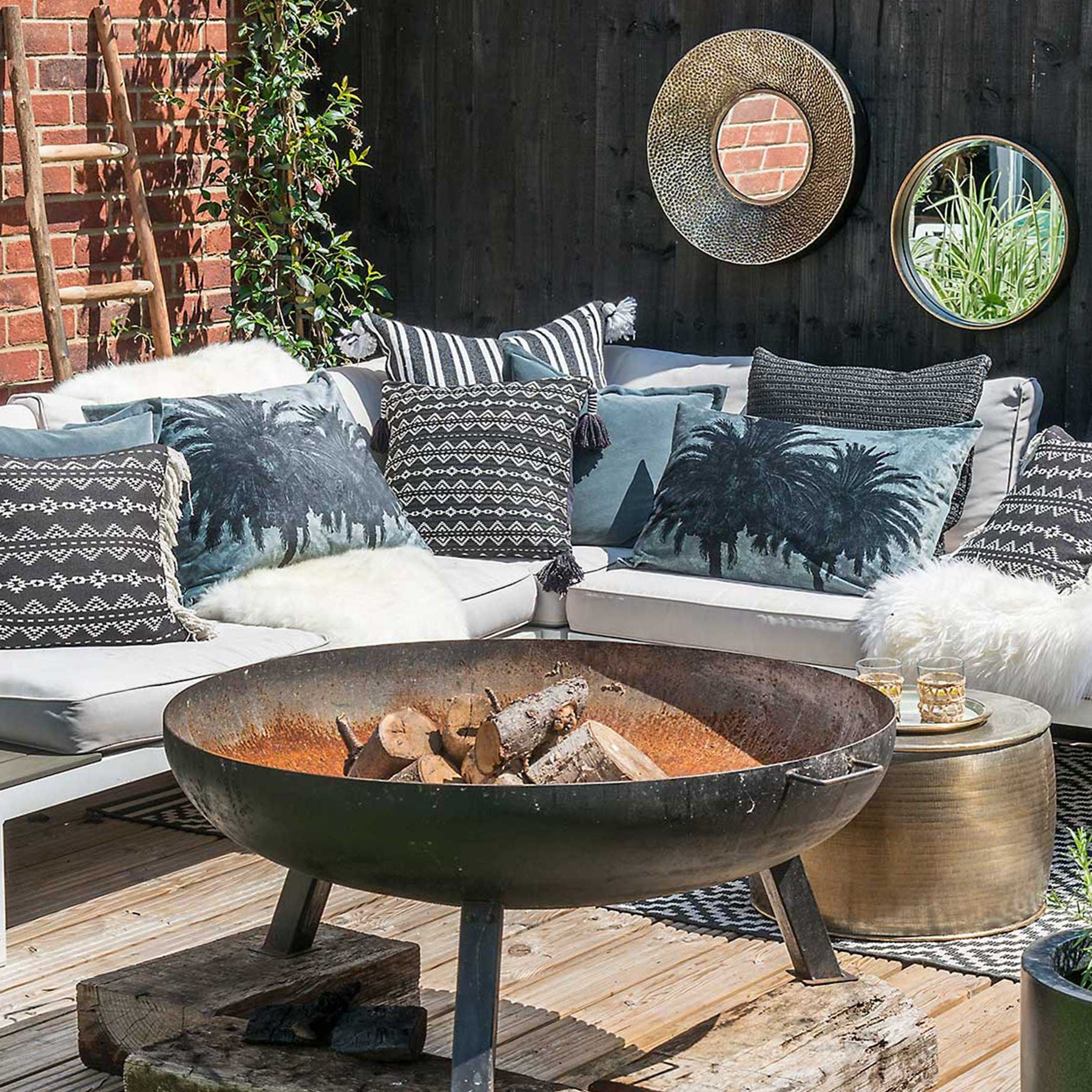 Outdoor Living Room Pinter