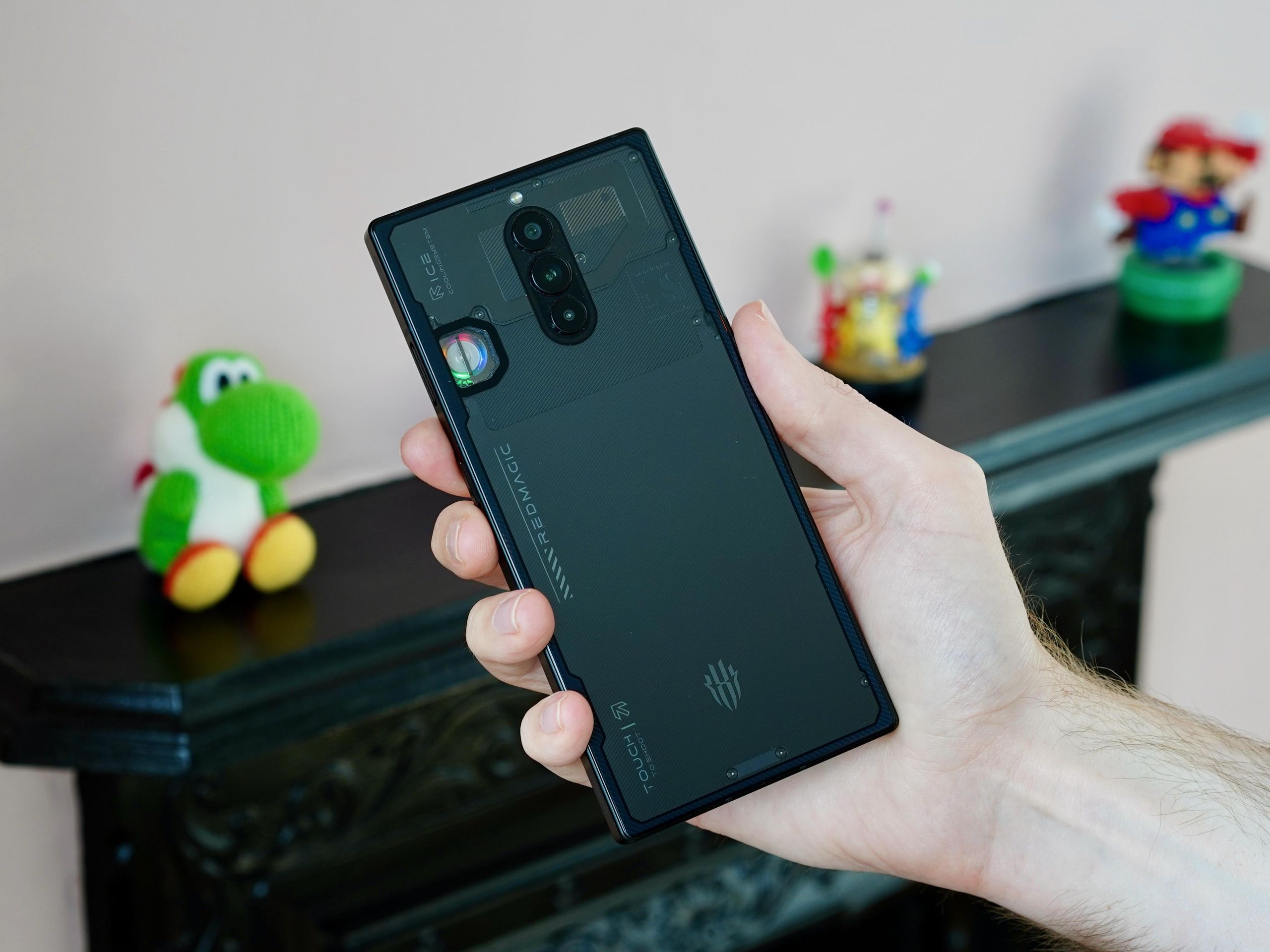 REDMAGIC 8S PRO 映らないうすい縦の ヒビあり REDMAGIC 8S PRO 映らないうすい縦の ヒビあり REDMAGIC 8S PRO 映ら