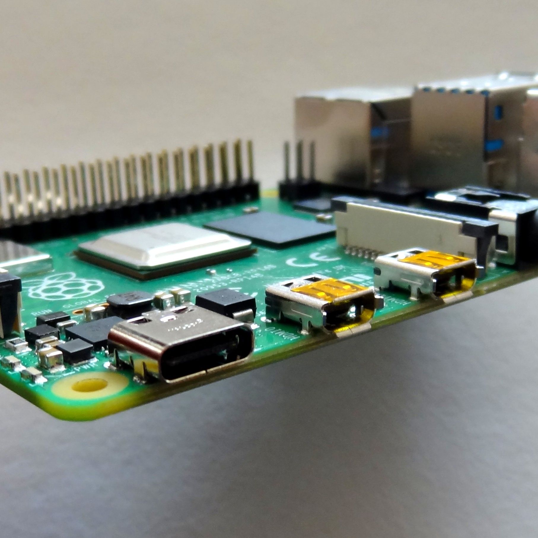 Raspberry Pi 4B 8GB(3台) & Intel NUC(1台) ChVTiY7z4VhfFrordNhuNb.jpg