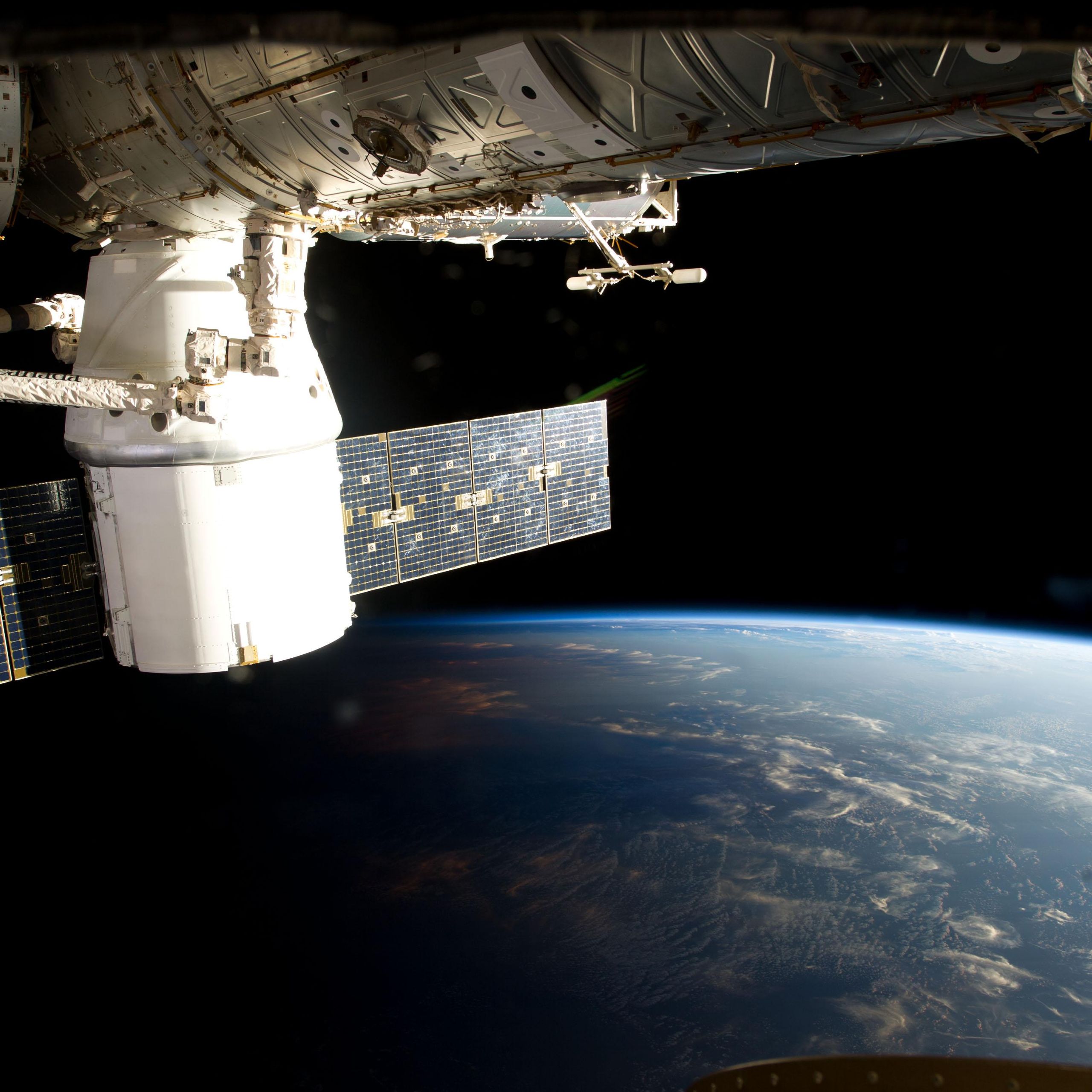 SpaceX's Dragon: First Private Spacecraft to Reach Space Station
