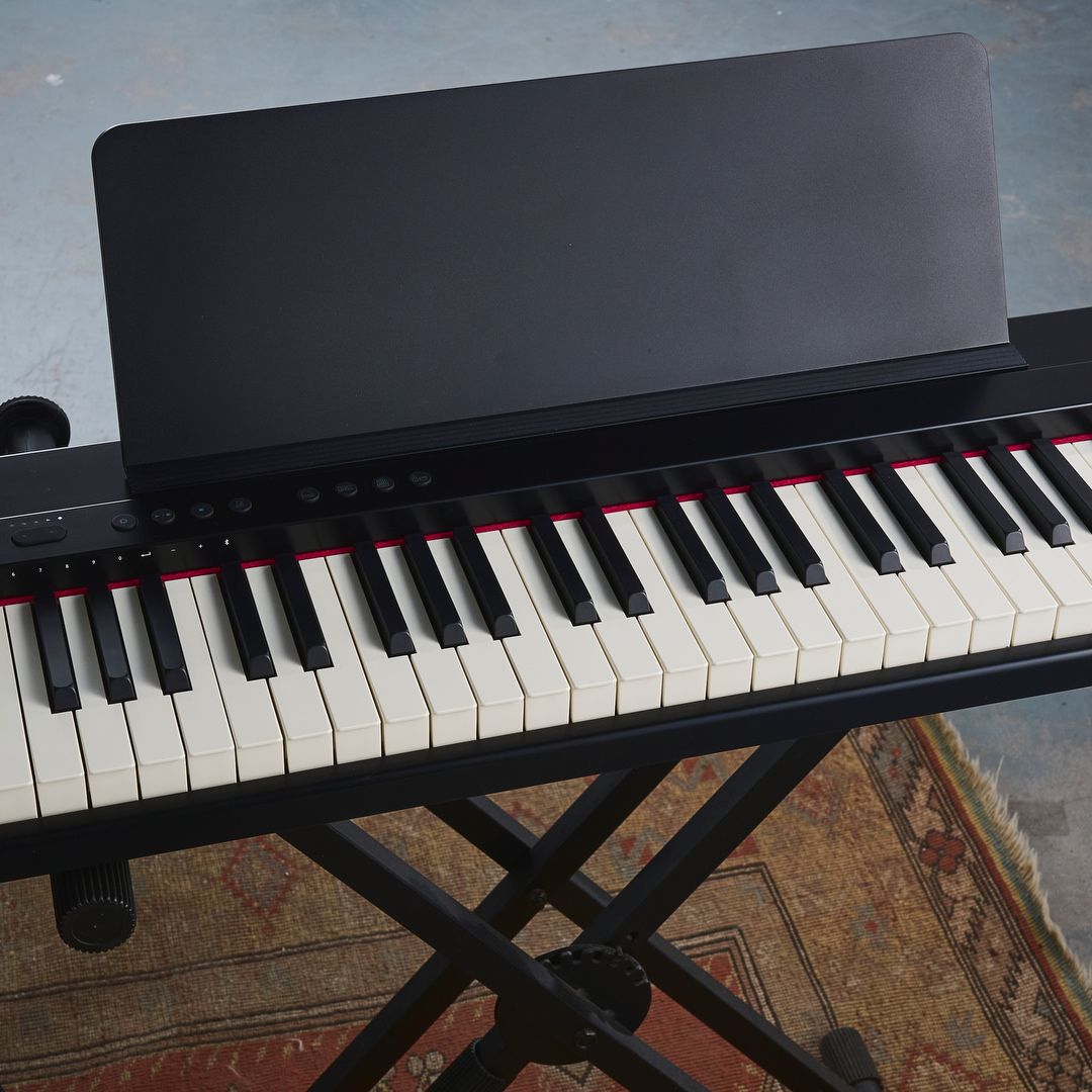 Despite its size, it delivers impressive audio quality and Despite its size, it delivers impressive audio quality and
