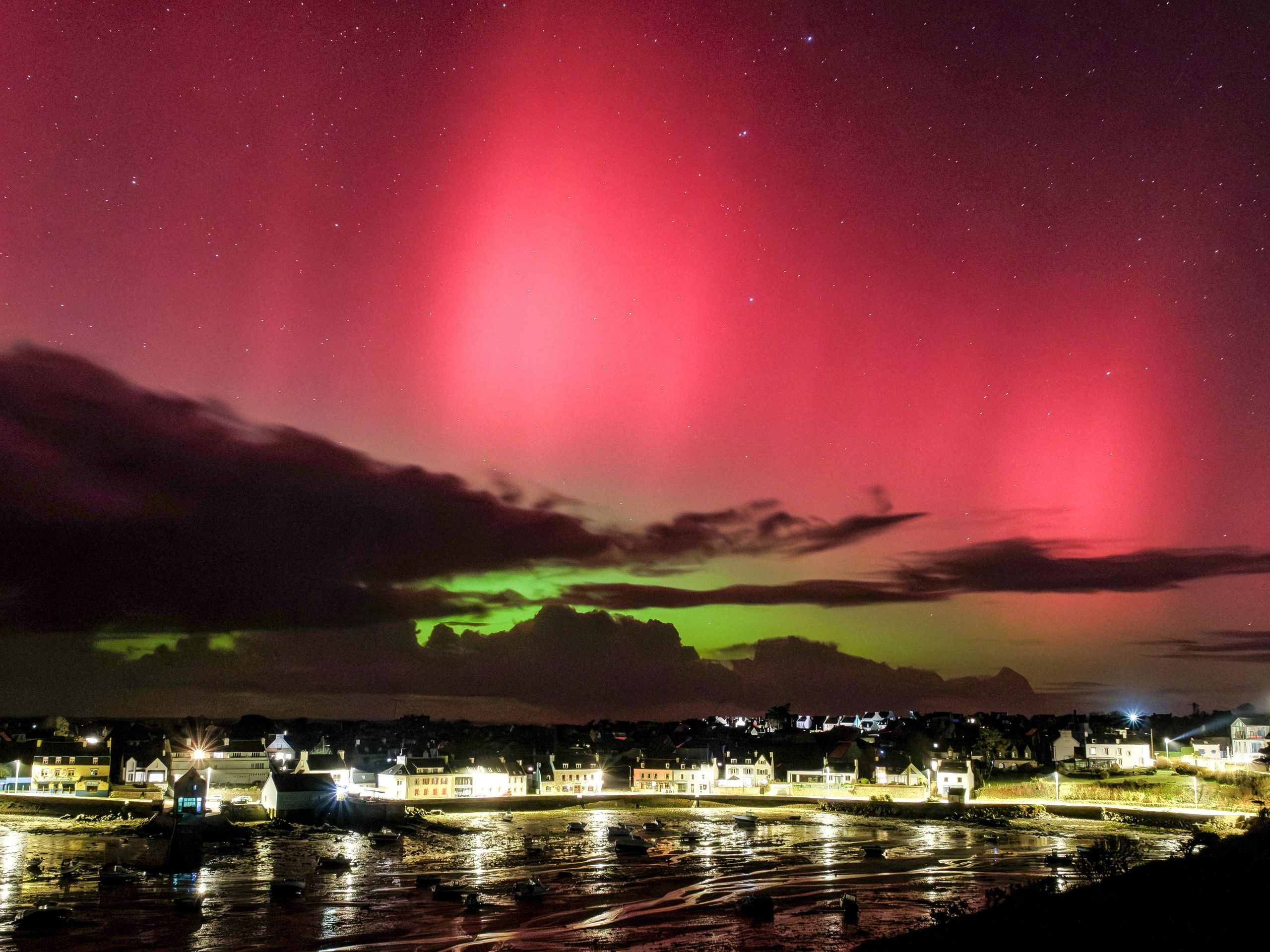 Northern lights 水の結晶 Severe G4 geomagnetic storm sparks jaw-dropping northern lights