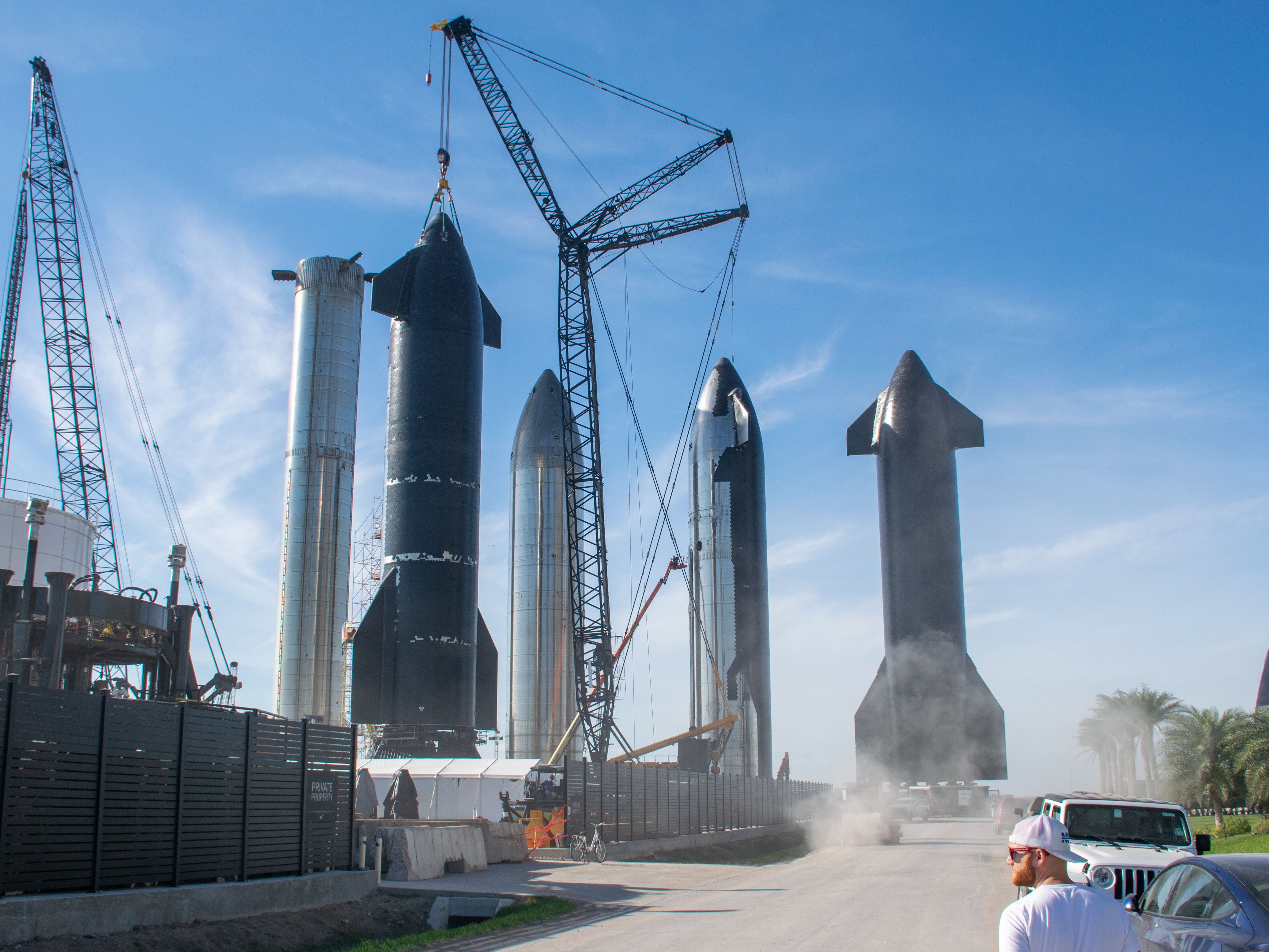 Cranes at SpaceX Starbase