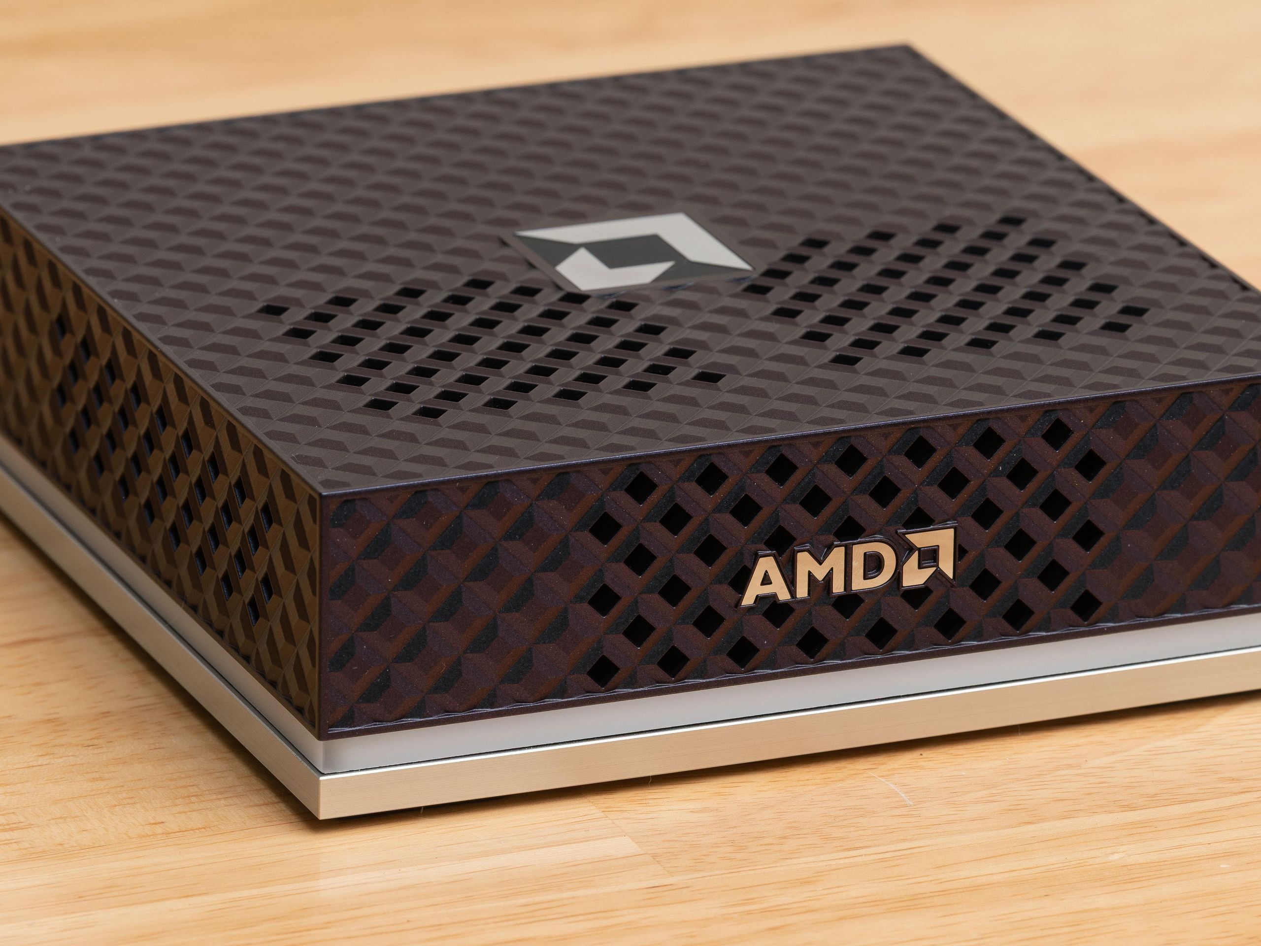 Win11+Office2024/i7/8GB/SSD256GB/魔改造 Stripped-down Windows 11 for AI developers demands 64GB RAM and