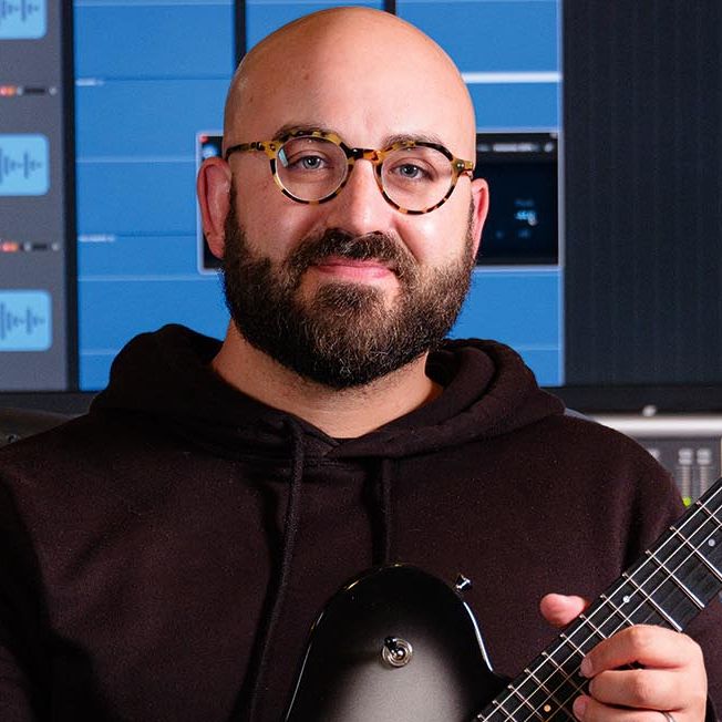 Adam &amp;quot;Nolly&amp;quot; Getgood Poses with his custom T-styles: his new collaboration with Bare Knuckle brings us a PAF-alike with more output, designed for the player of today's tone preferences.