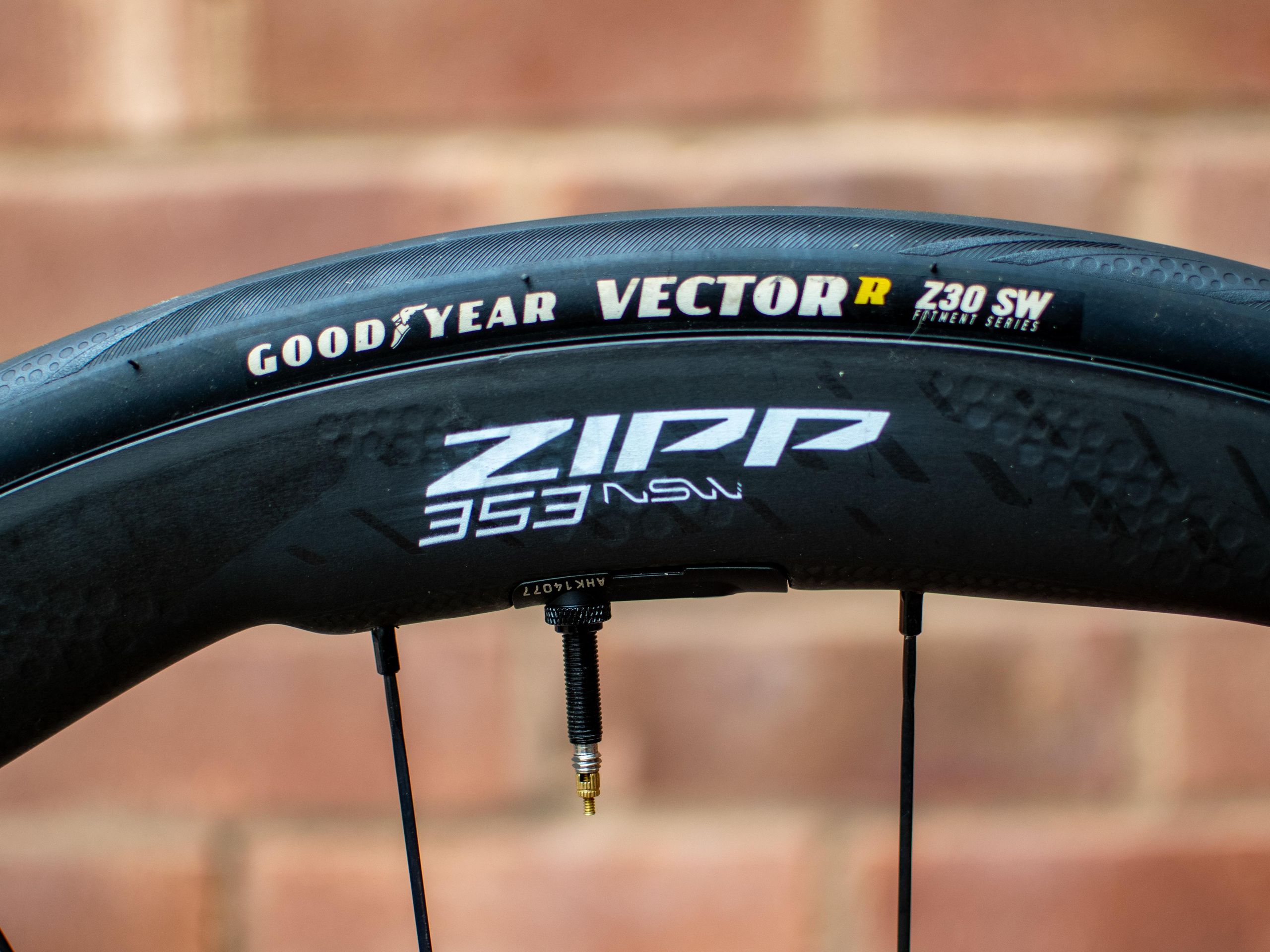 パーツ zipp nsw 353 + zipp nsw 303 Zipp 353 NSW wheelset review: Do we really need live tyre pressure