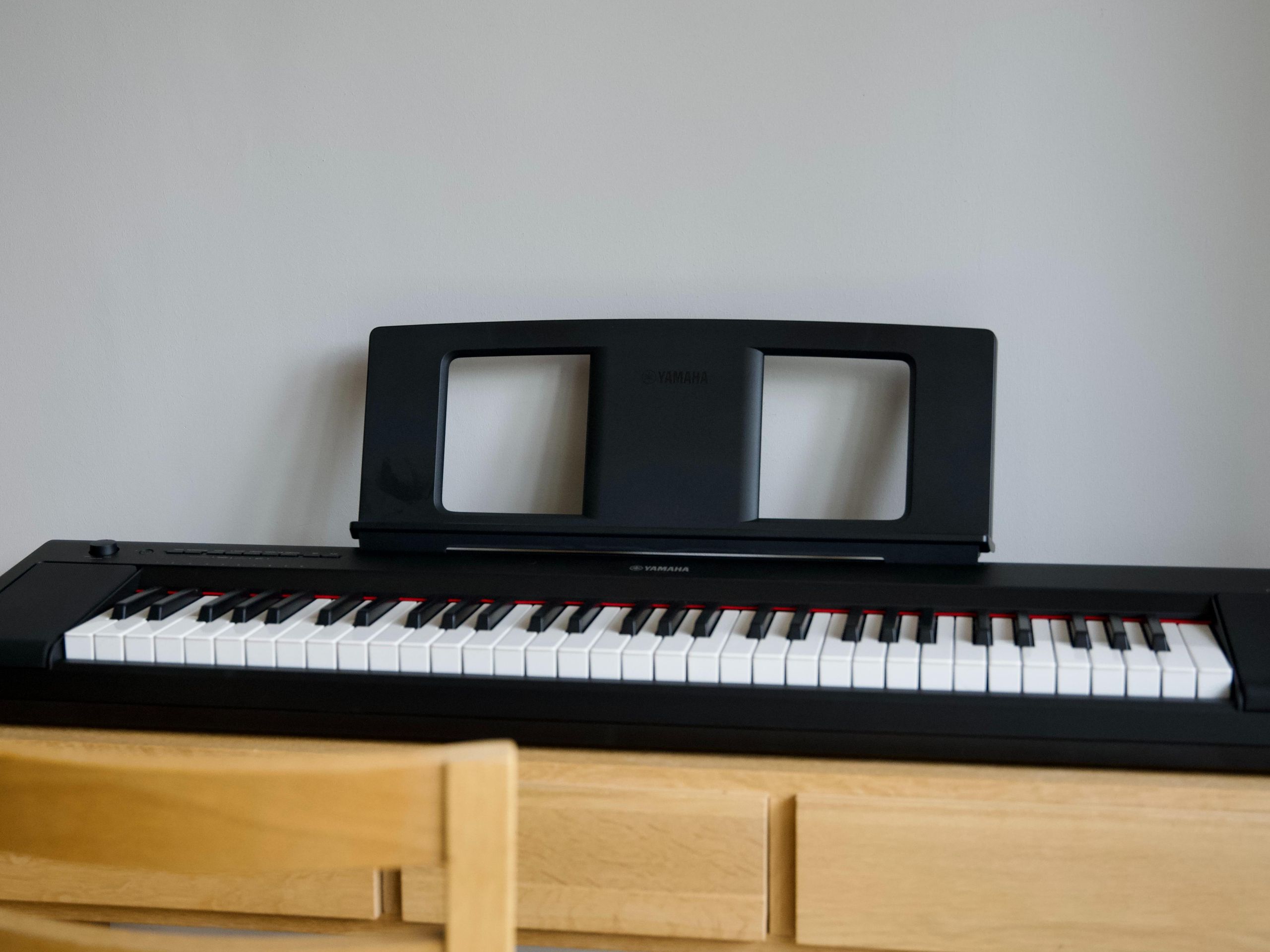 【YAMAHA NP-15WH Piaggero】 Yamaha Piaggero NP-15 61-Key Portable Keyboard - White