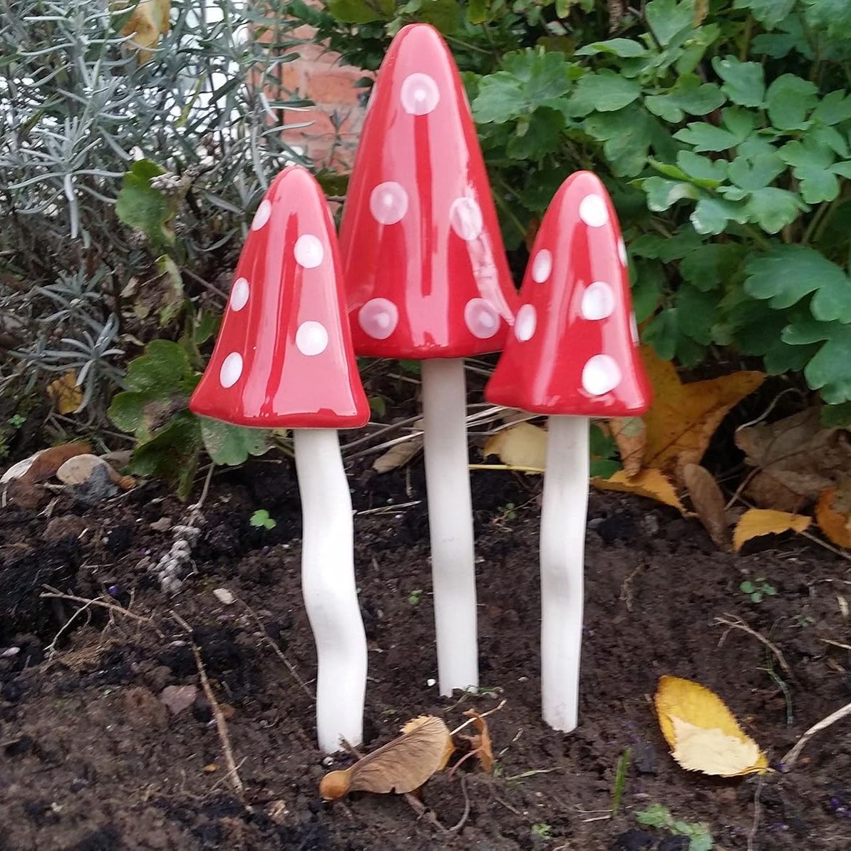 Hh Home Hut Tinkling Ceramic Toadstools - Colourful Garden Ornaments, Mushrooms Plant Pot Set of 3 Outdoor Decor, Kids Gardening Set Fairy Garden Large Accessory (red, White)