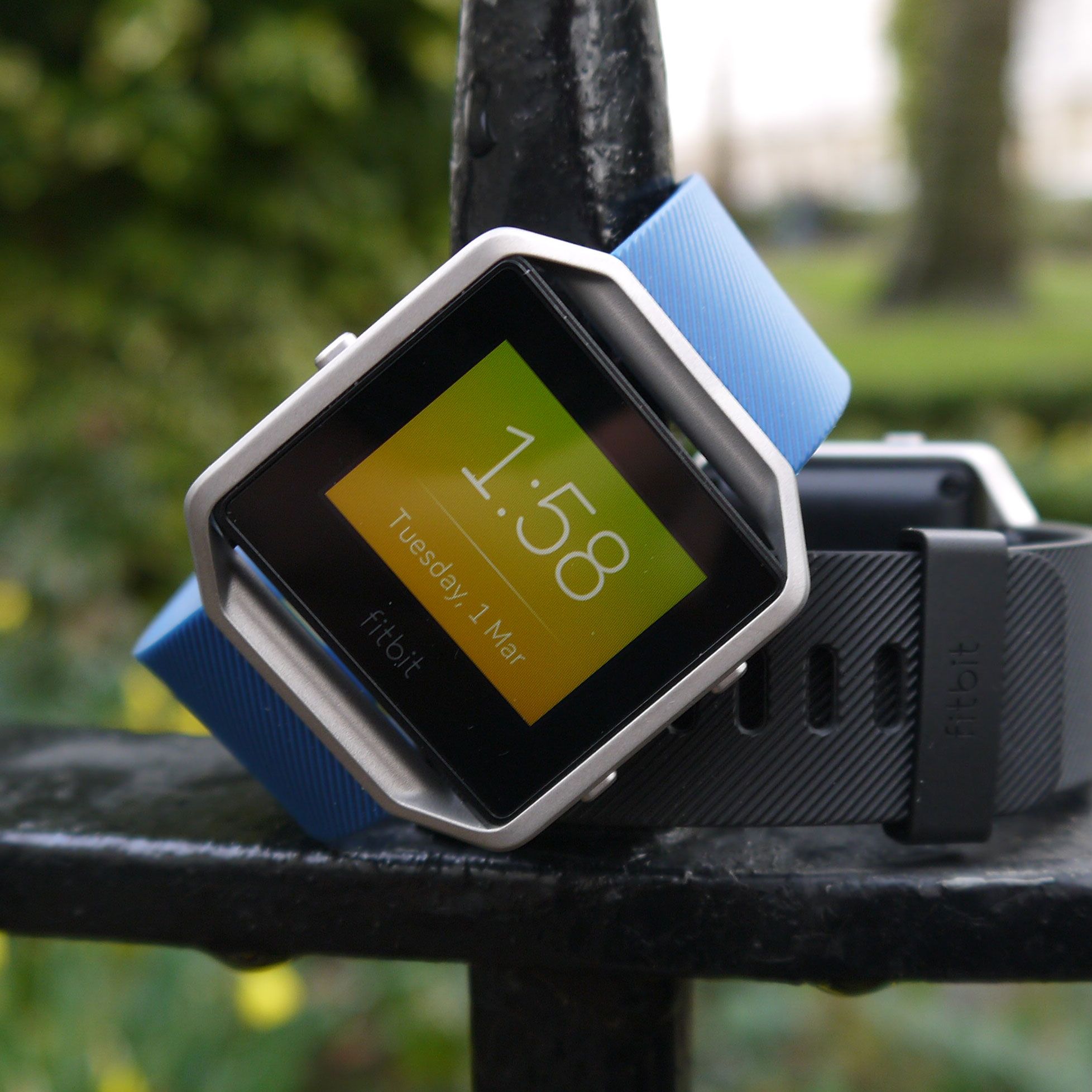 【tomoさん専用】Fitbit blaze スマートウォッチ Amazon.com: Fitbit Blaze Special Edition, Gold, Pink, Small (5.5