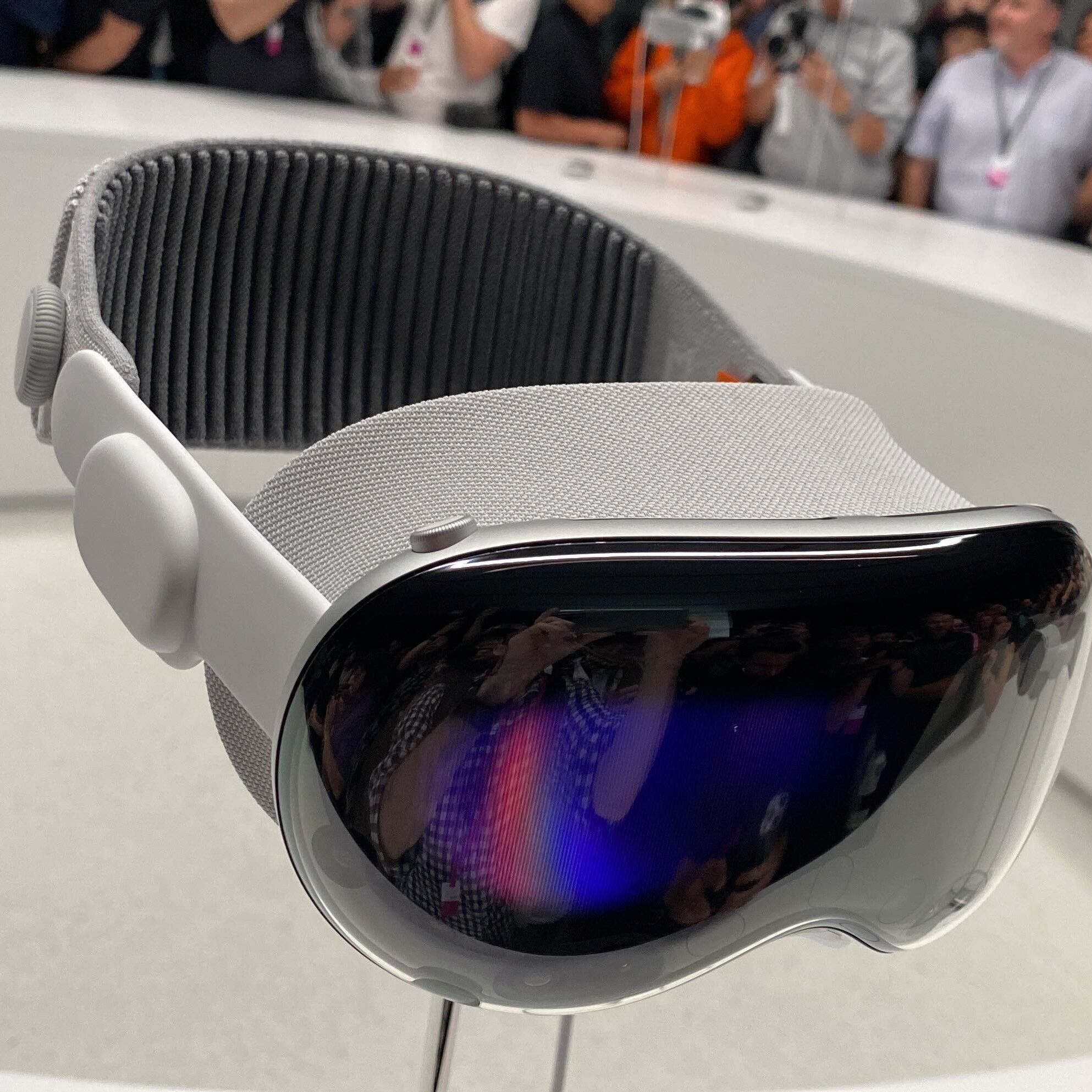 Apple Vision Pro goes up to 1TB, uses M2 chip with 10-core GPU