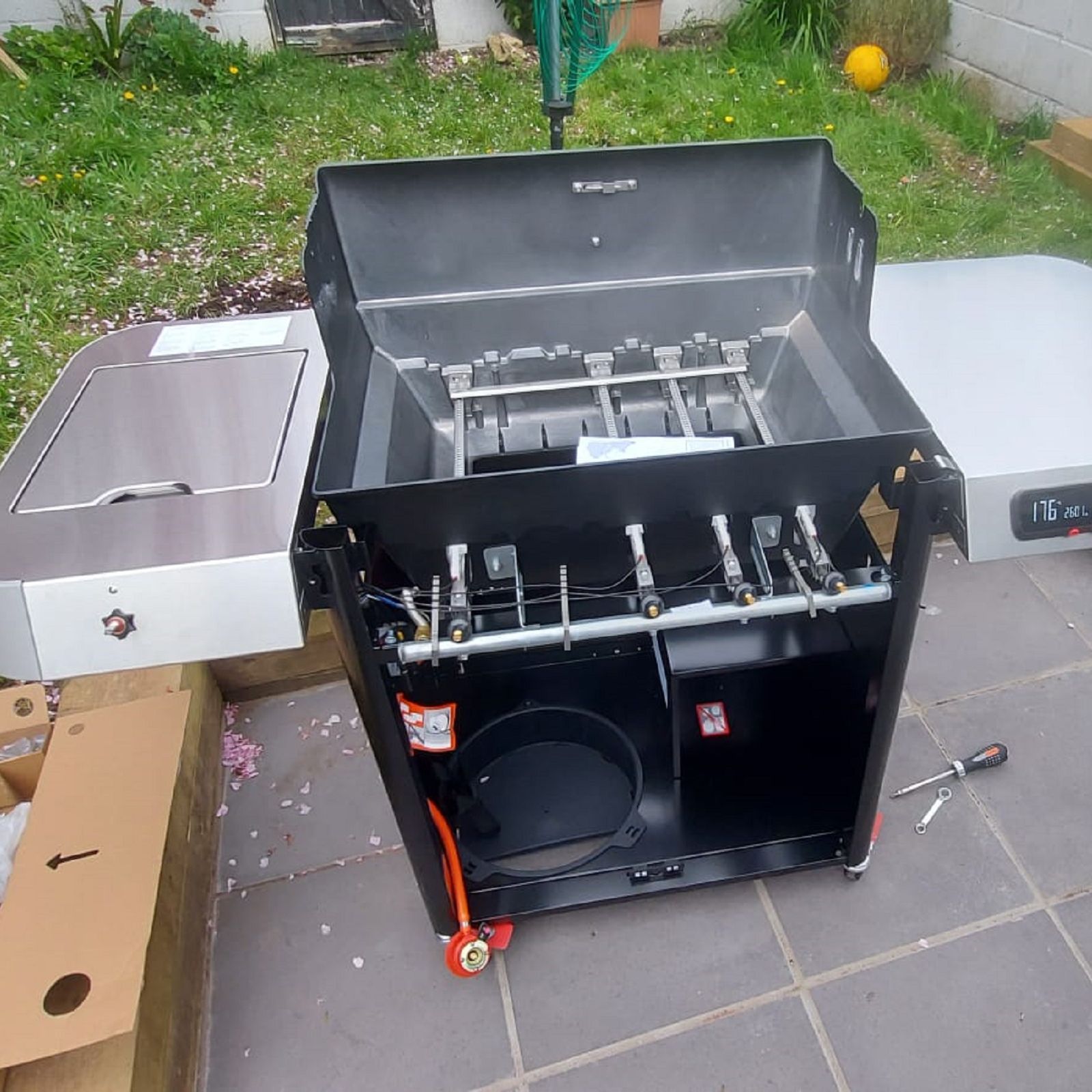 you'll need a screwdriver to set up the weber genesis 335