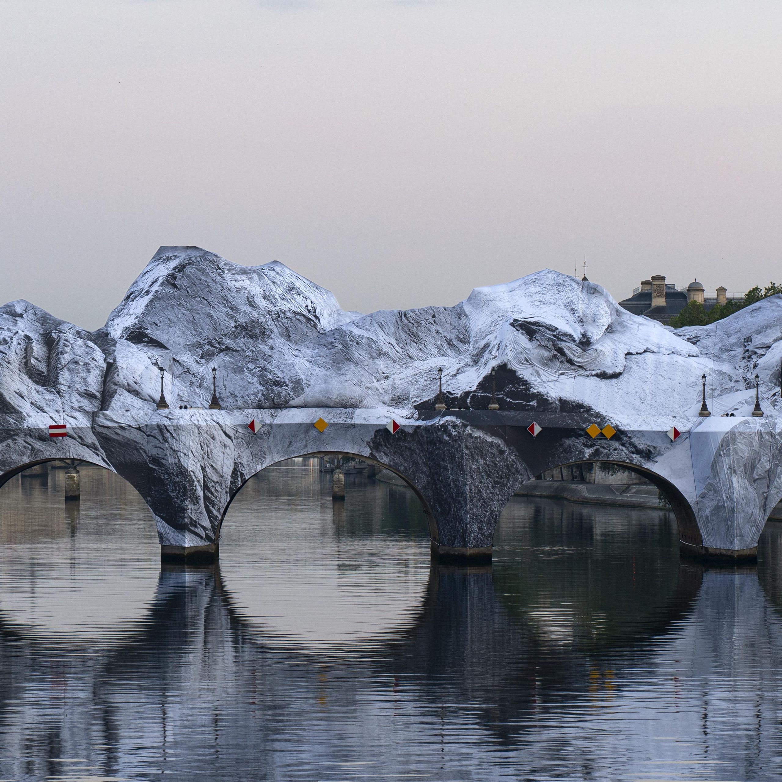 マキシム・モーフラ、「LE PONT DE LEGUENAY, BRUGES」 JR's installation at the Pont-Neuf bridge opens in Paris | Wallpaper*