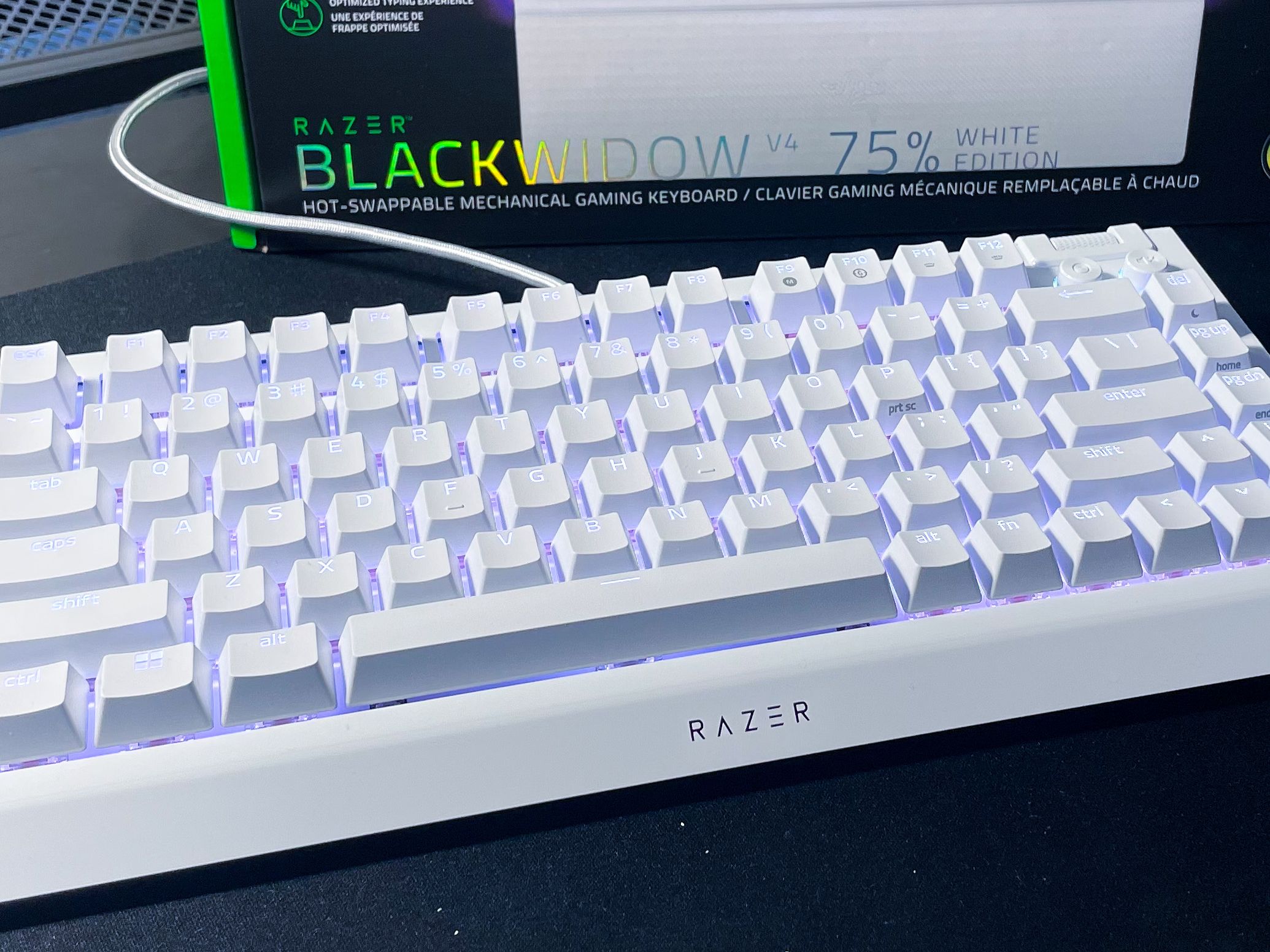 【訳あり】Razer BlackWidow V4 75% White V6nZoyspyF5E5AMjAJmQ76.jpg
