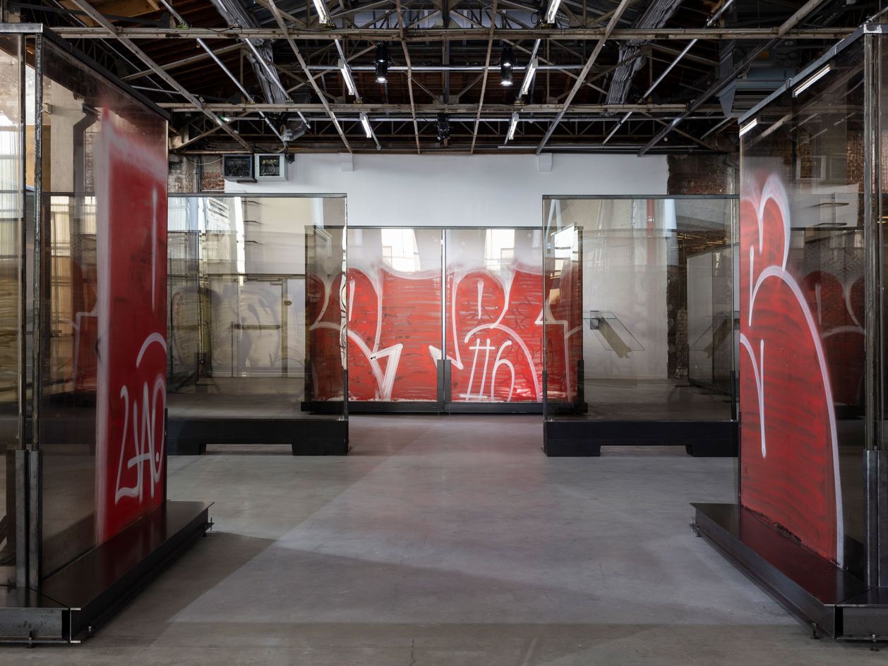 アート・デザイン・音楽 FOTOHOF EDITION ANNELIES OBERDANNER Wien Anne Imhof: body language as tool, canvas and art concept | Wallpaper*