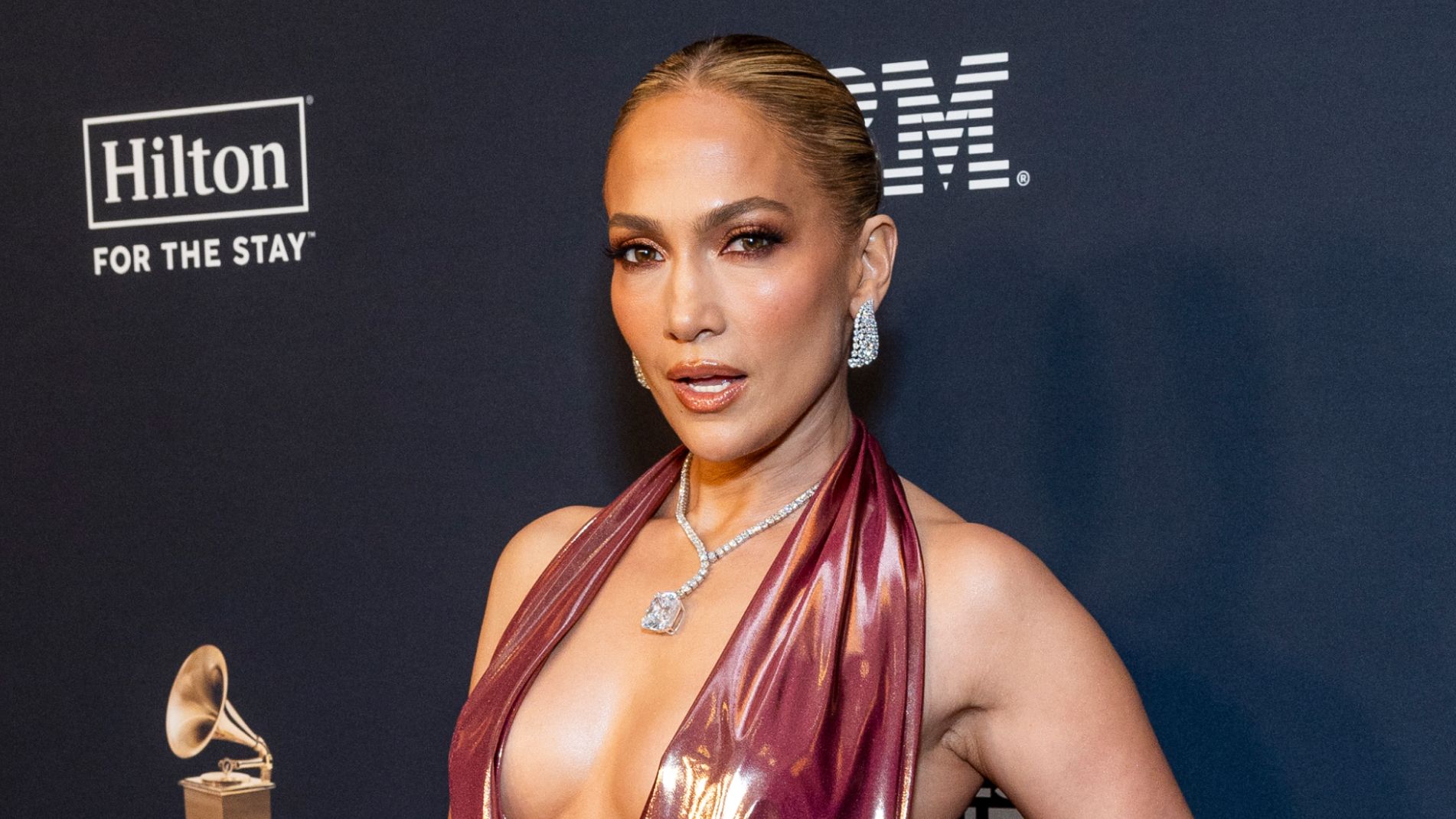 Jennifer Lopez Accessorizes Plunging Neckline With $25 Million Diamonds |  Marie Claire