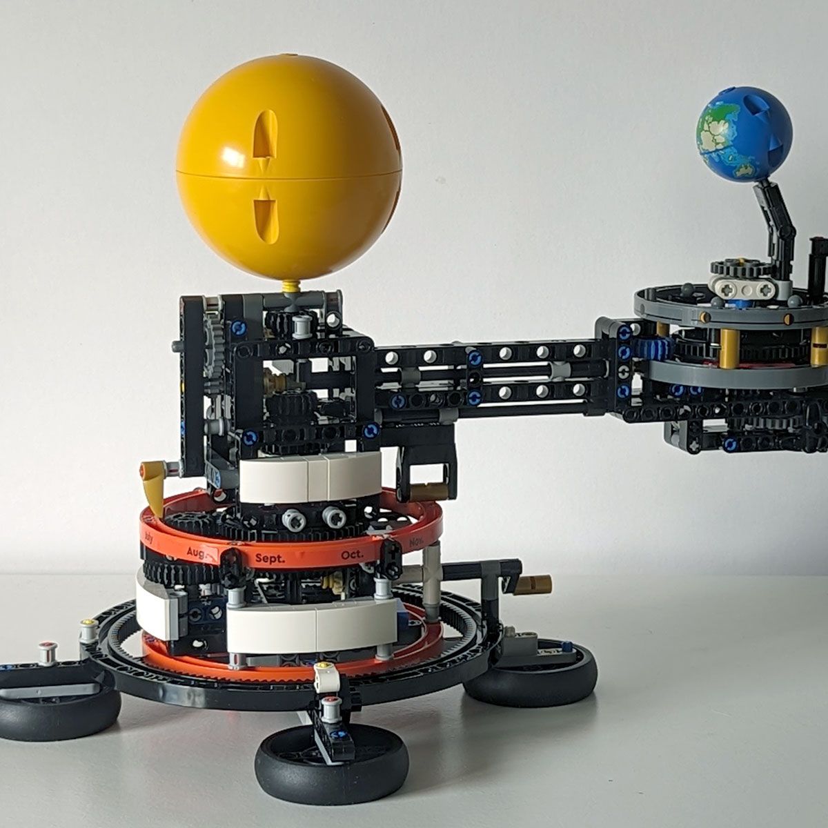 Lego Technic planet earth and moon in orbit review | Space