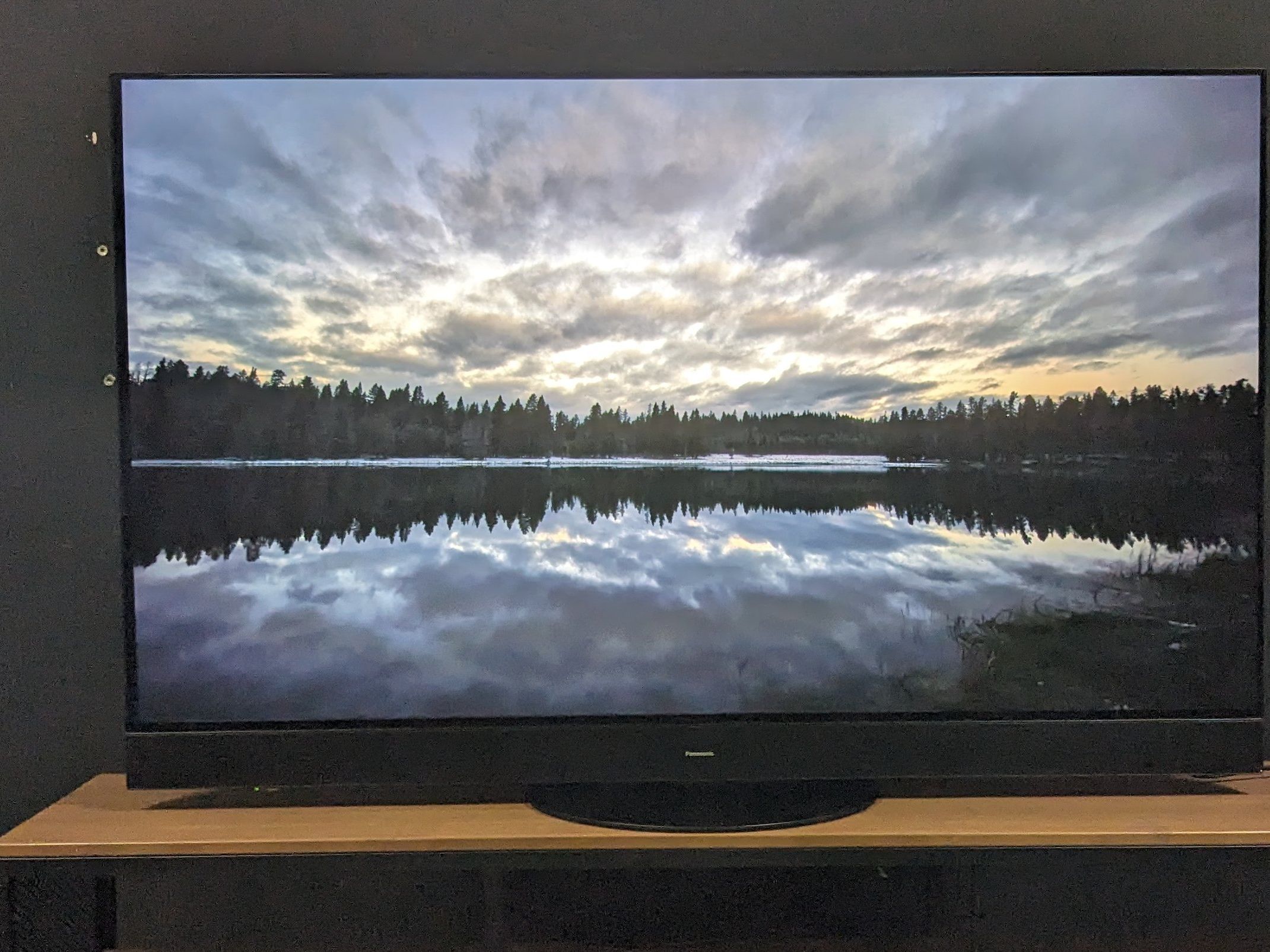 テレビ　Panasonic Panasonic MZ2000 review: a near-perfect OLED TV with one big flaw
