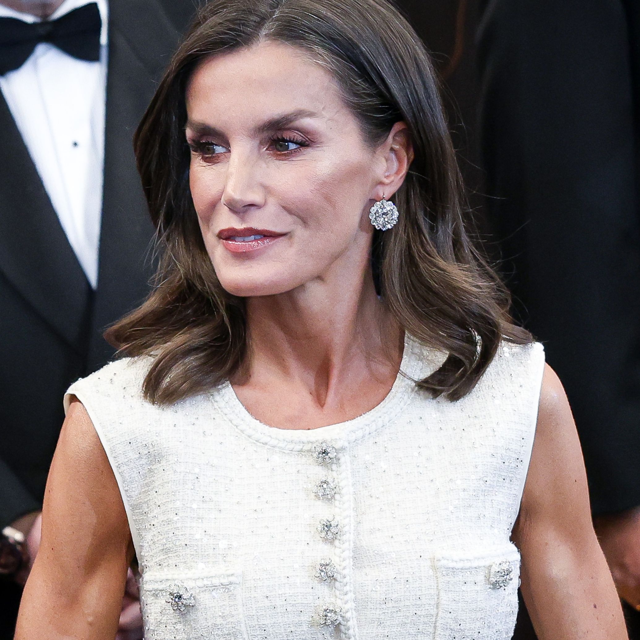 queen letizia of spain wears sparkly beige dress to opera Queen Letizia of Spain looked sensational in a classy beige outfit as she attended the opera with her husband King Felipe today. The nude sequin embellished shirt paired with the skirt in