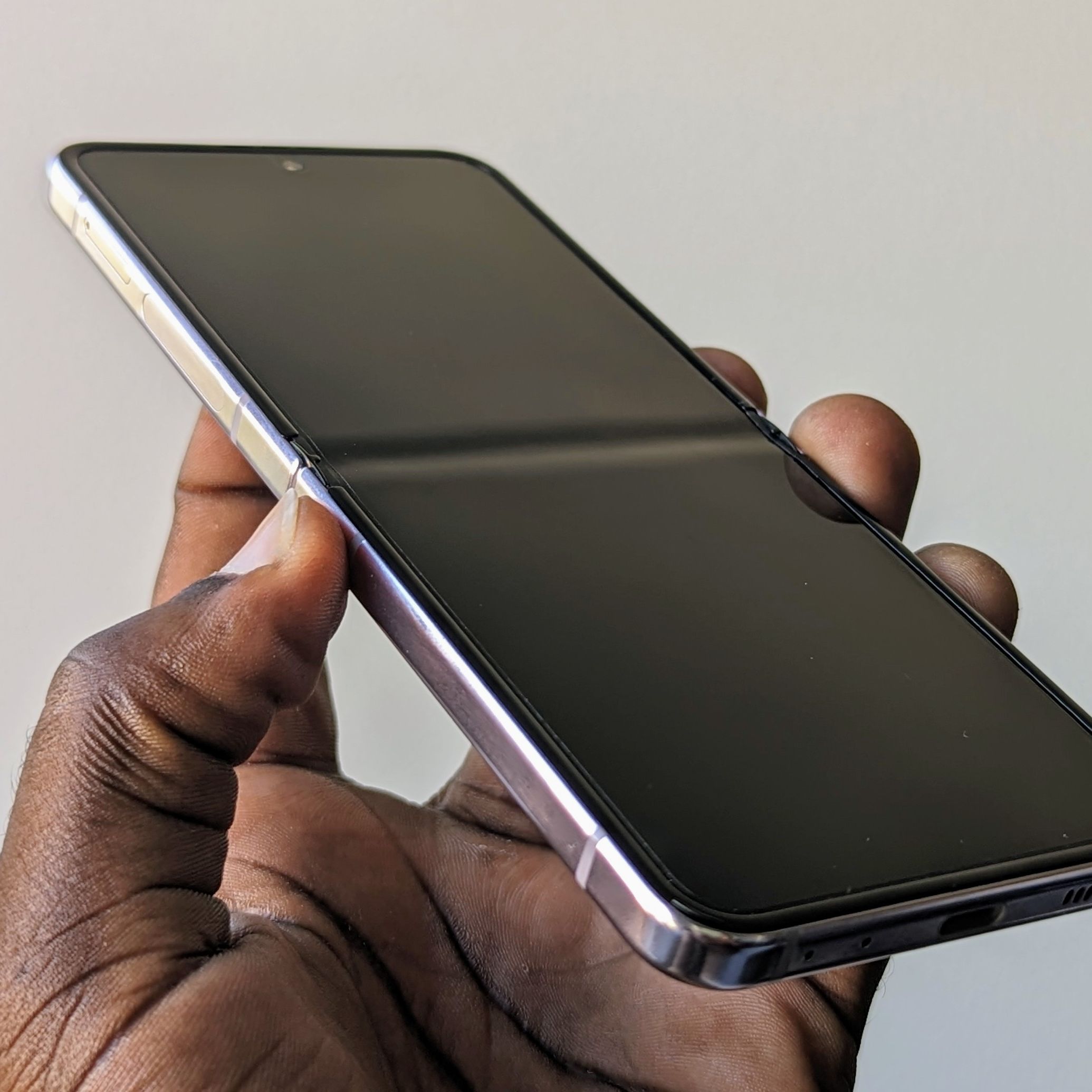 Galaxy Z Flip 6 rumored to feature a less noticeable screen crease