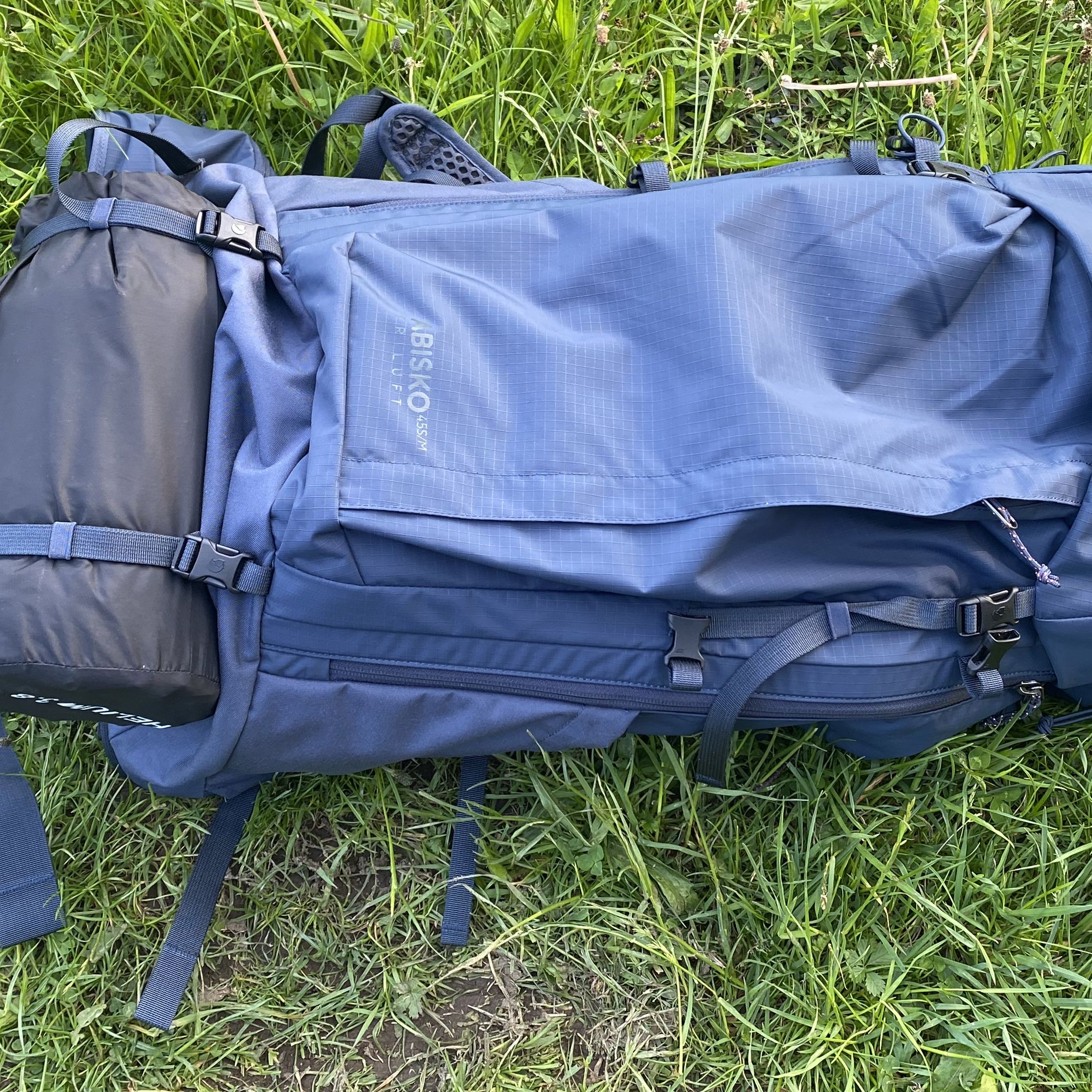 How to attach a sleeping bag to a backpack | Advnture