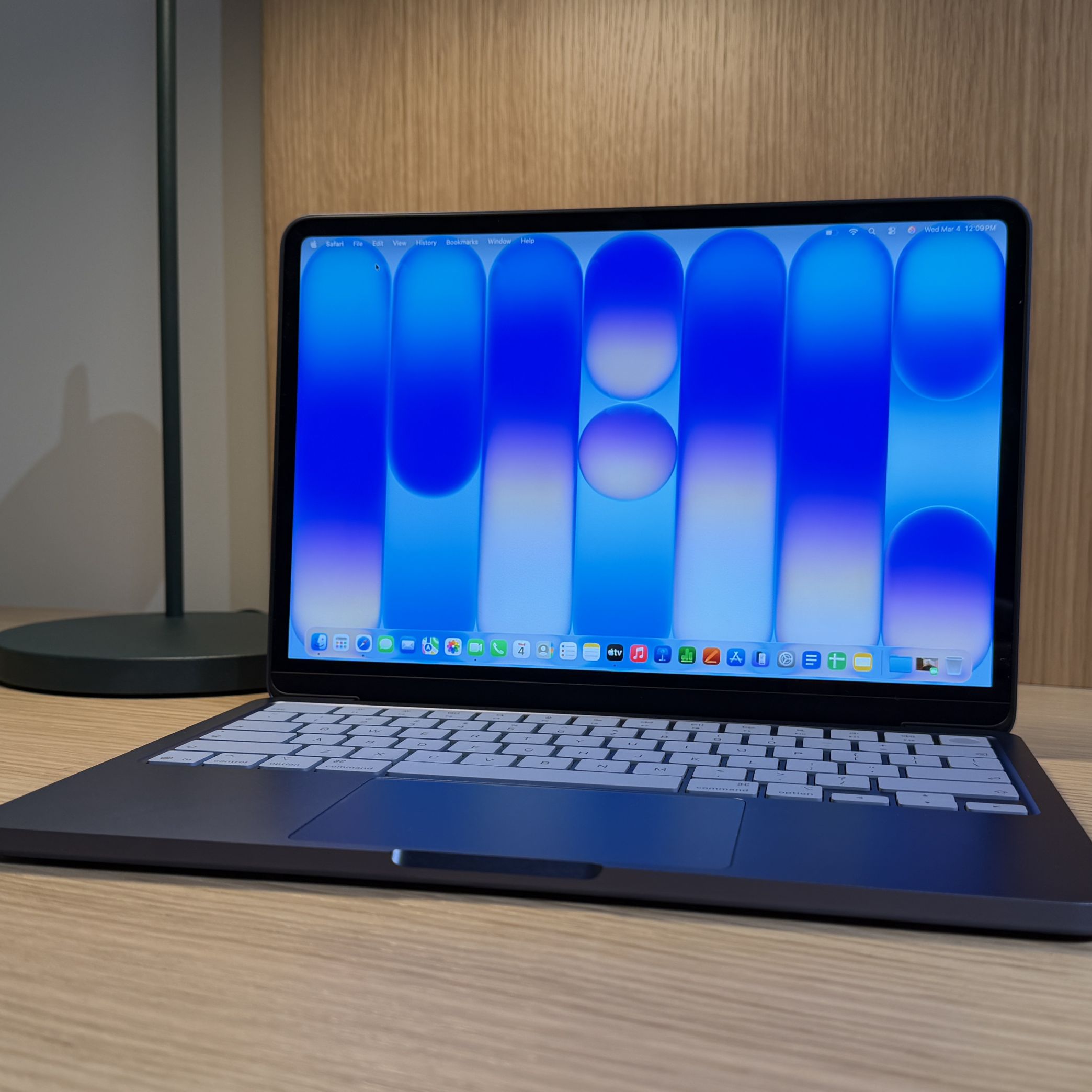 MacBook本体 詳細は 599ドルから始まり、実際の色があります。 Neoは本物! MacBook MacBook MacBook本体