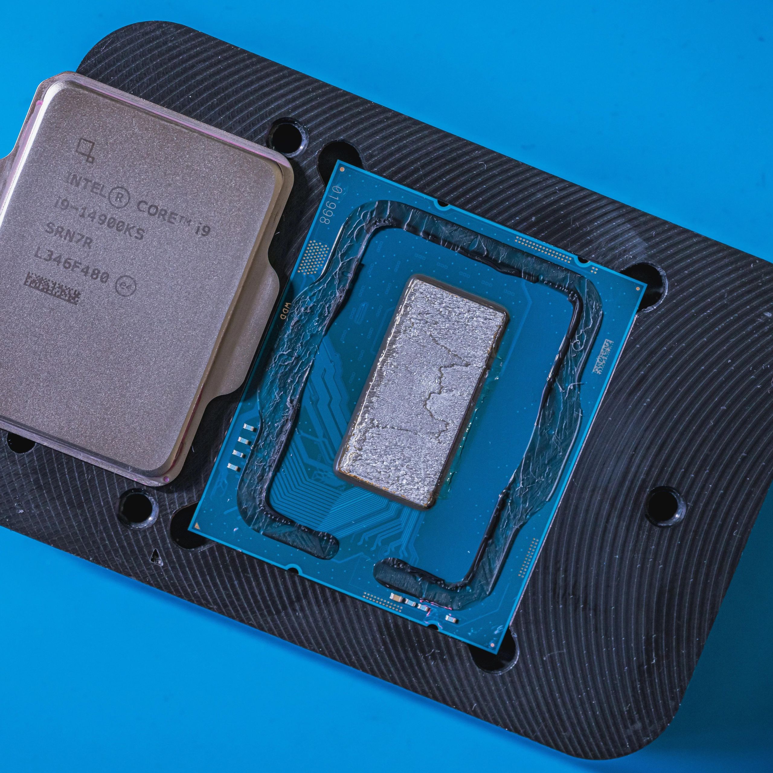Delidded Core i9-14900KS hits intense 409 watts, runs 10C cooler