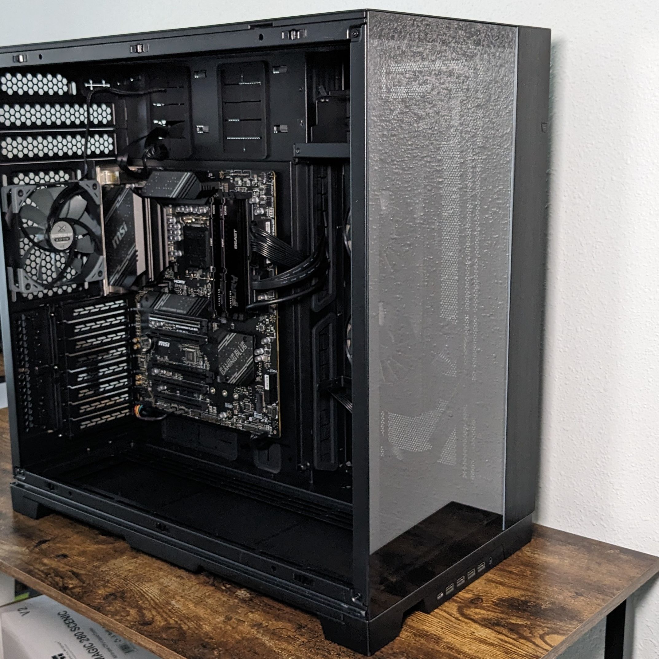 Lian Li's O11D EVO XL Hands-On: Roomy and Massively Customizable