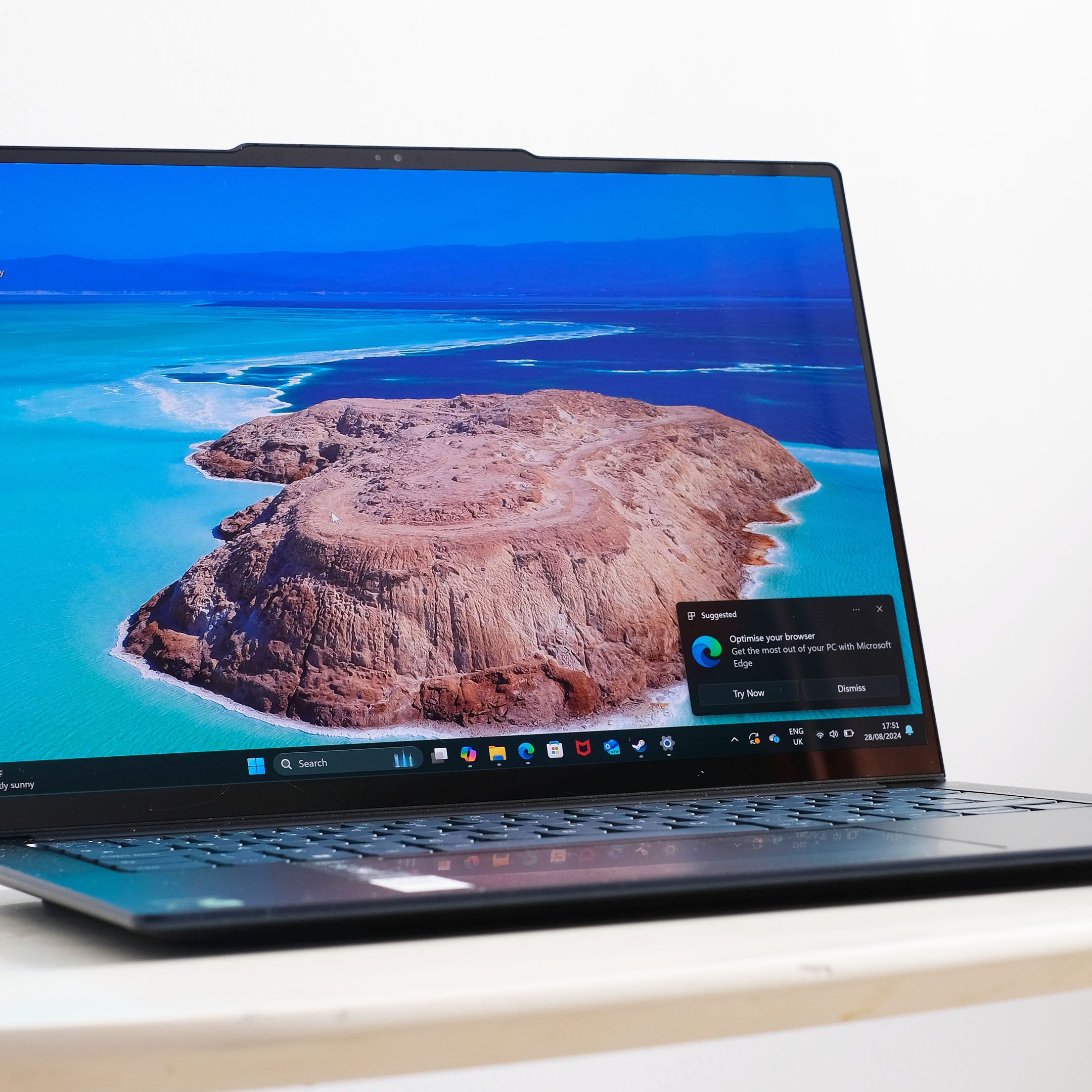 【美品】Lenovo Yoga Slim 7 Lenovo Yoga Slim 7x review: the Snapdragon superstar | T3