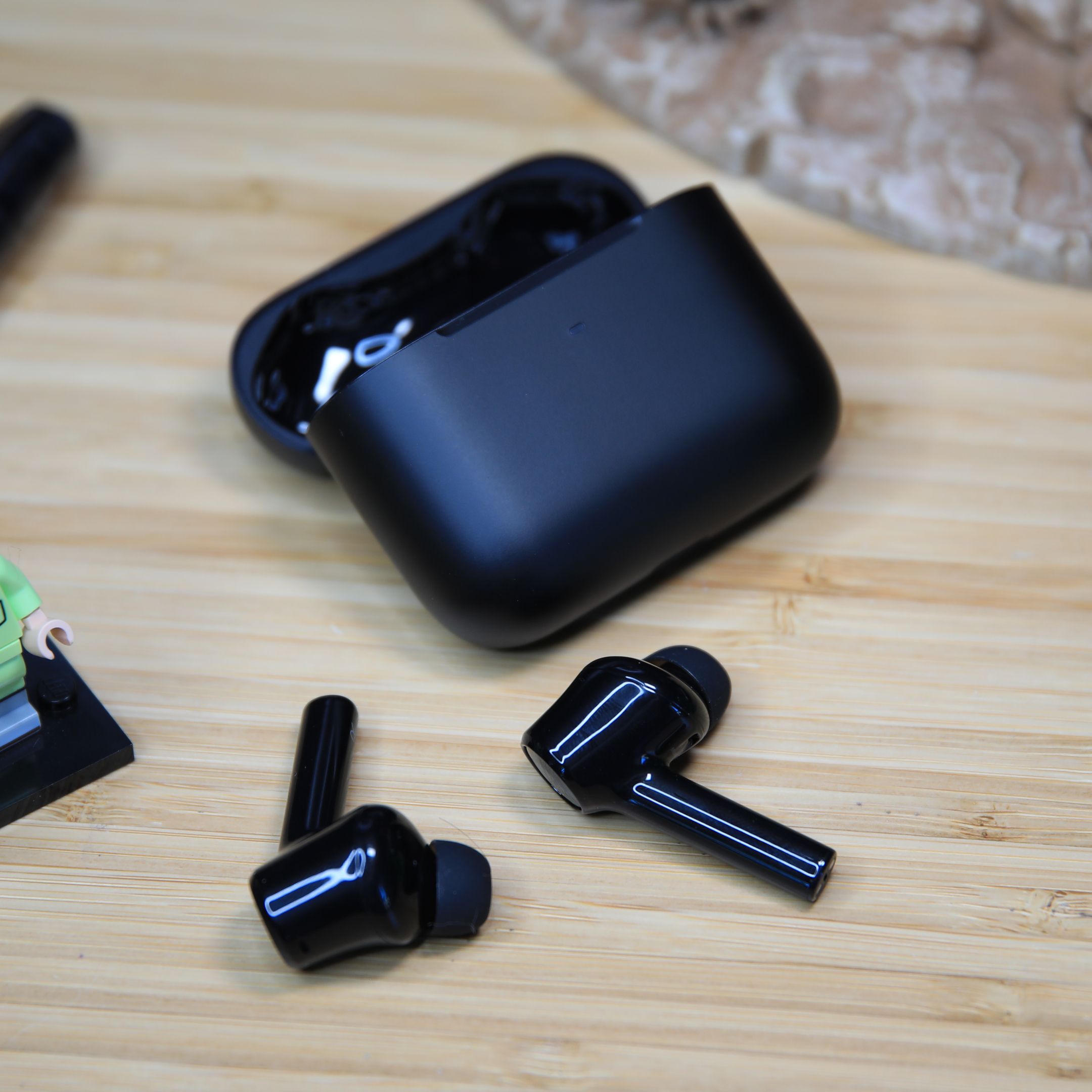 Amazon.com: True Wireless Gaming Earbuds with Razer