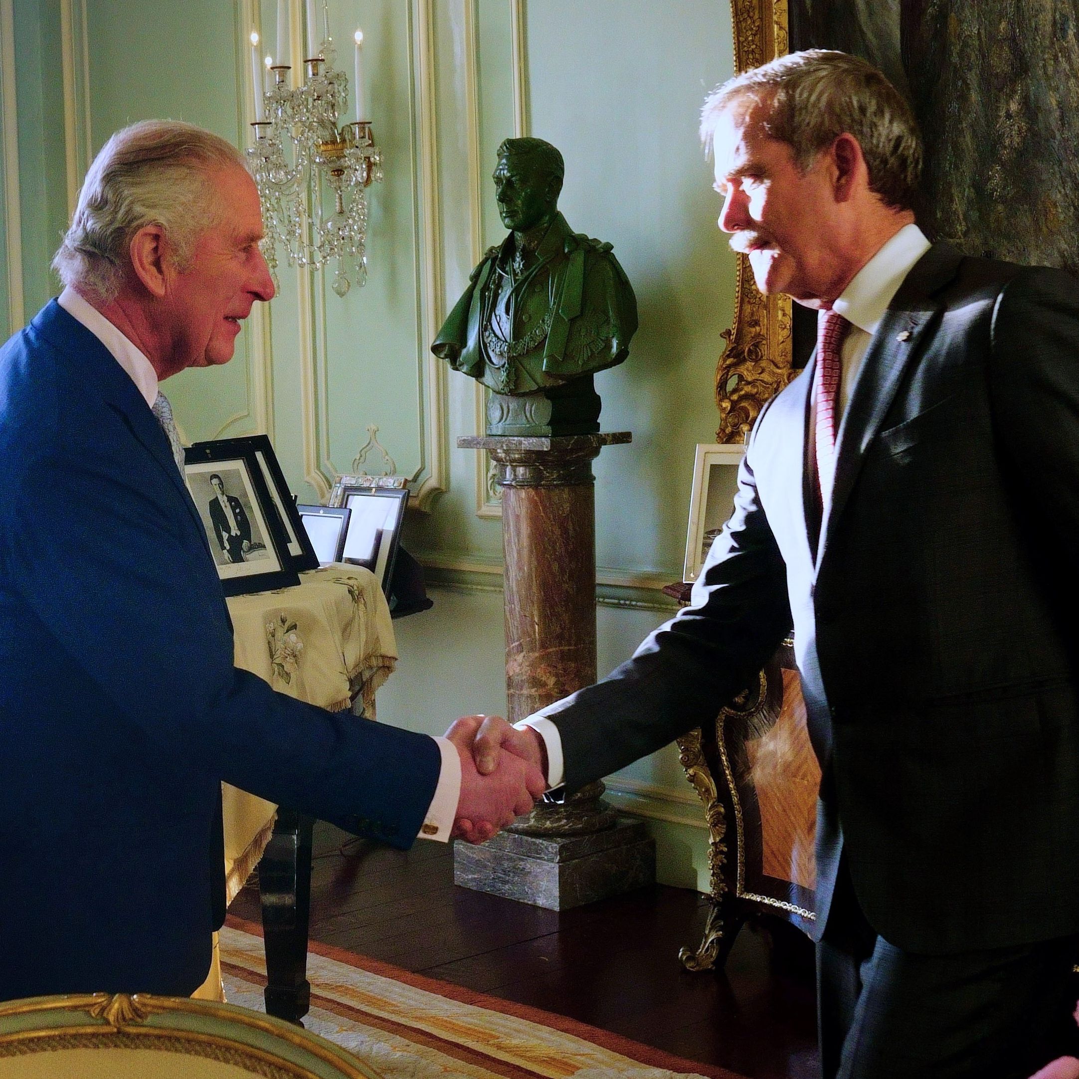 Chris Hadfield meets King Charles III, pushes space 'sustainability' | Space, image size:2164x2164